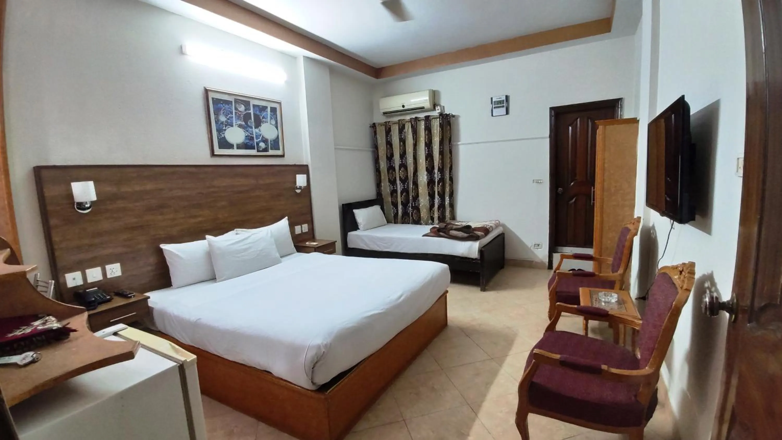 Bed in Fiesta Inn Hotel & Resorts Multan