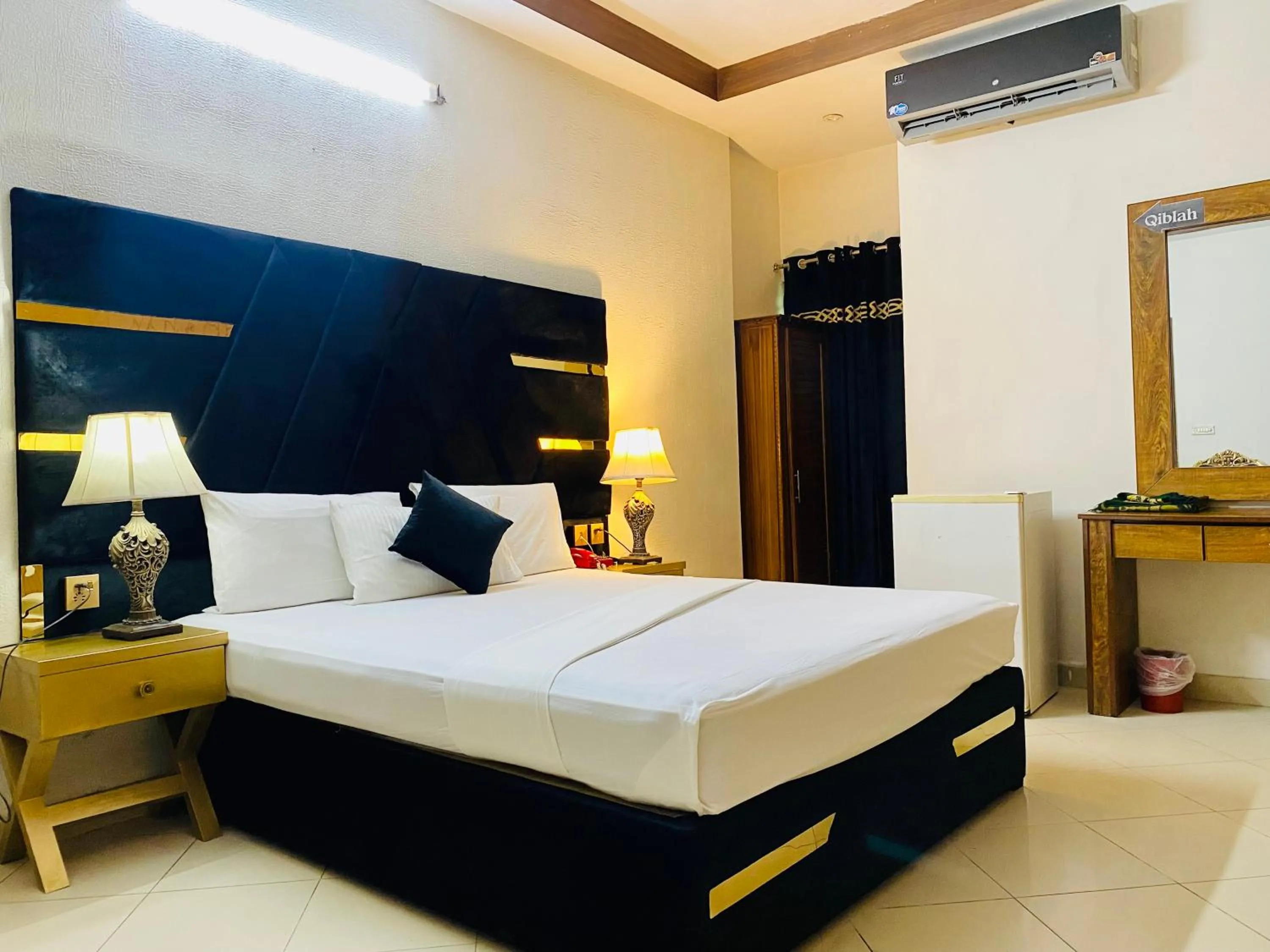 Bed in Fiesta Inn Hotel & Resorts Multan