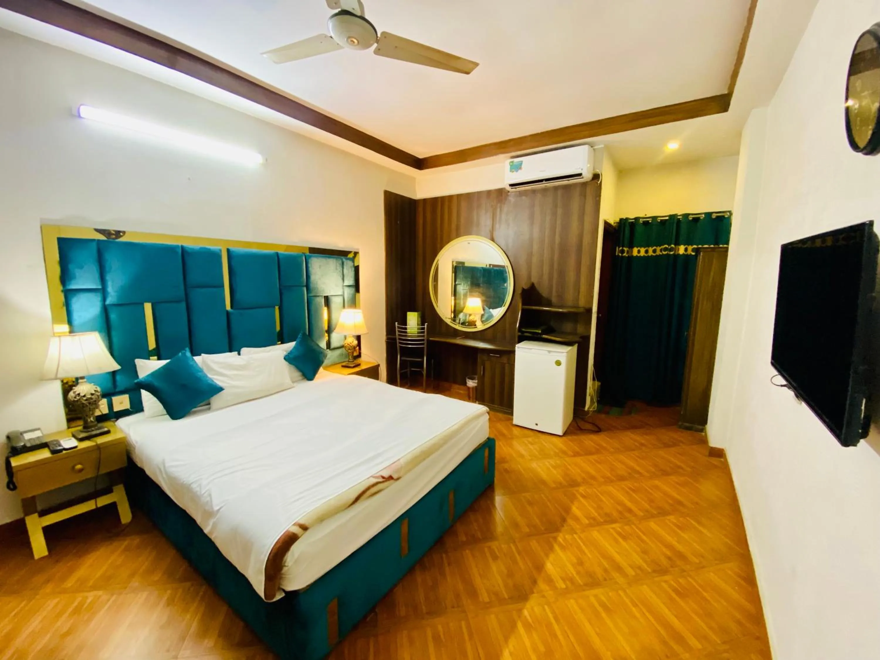 Bed in Fiesta Inn Hotel & Resorts Multan