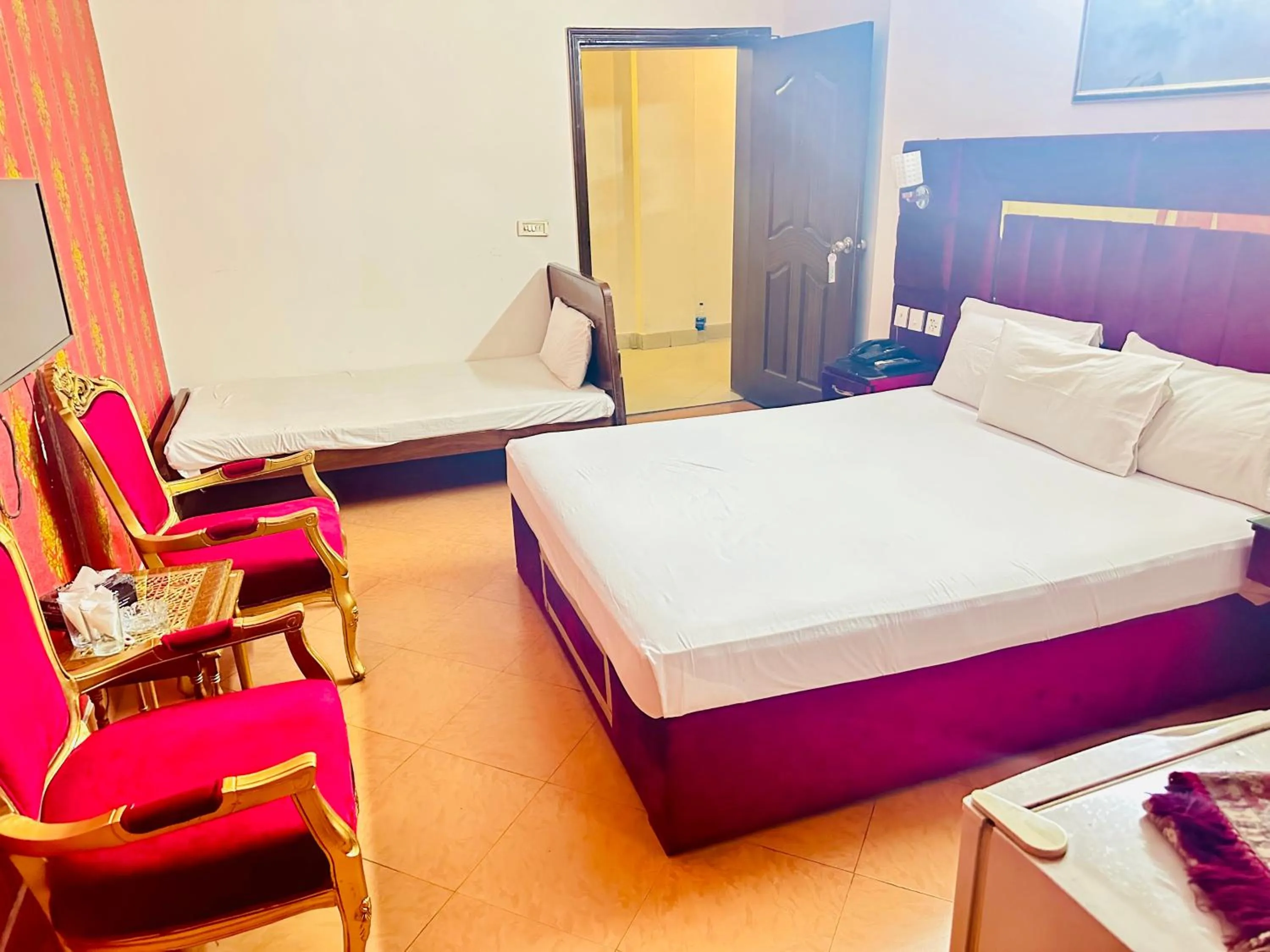 Bed in Fiesta Inn Hotel & Resorts Multan