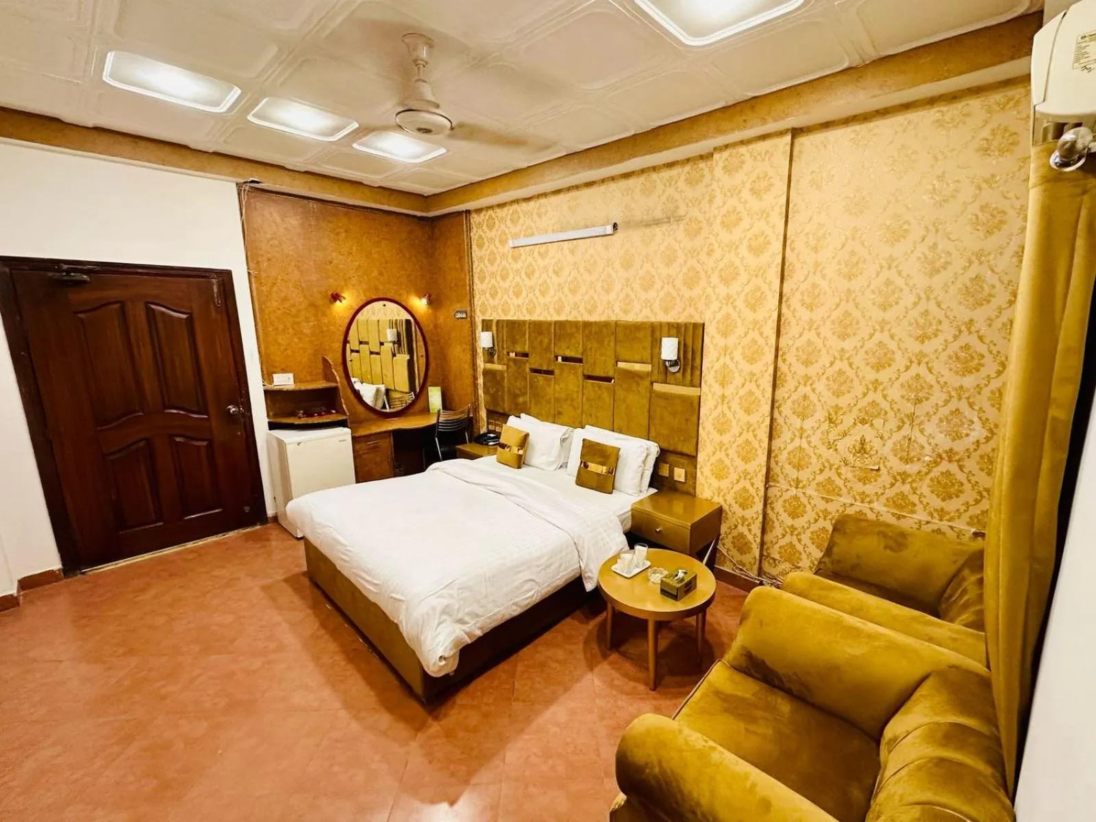 Bed in Fiesta Inn Hotel & Resorts Multan