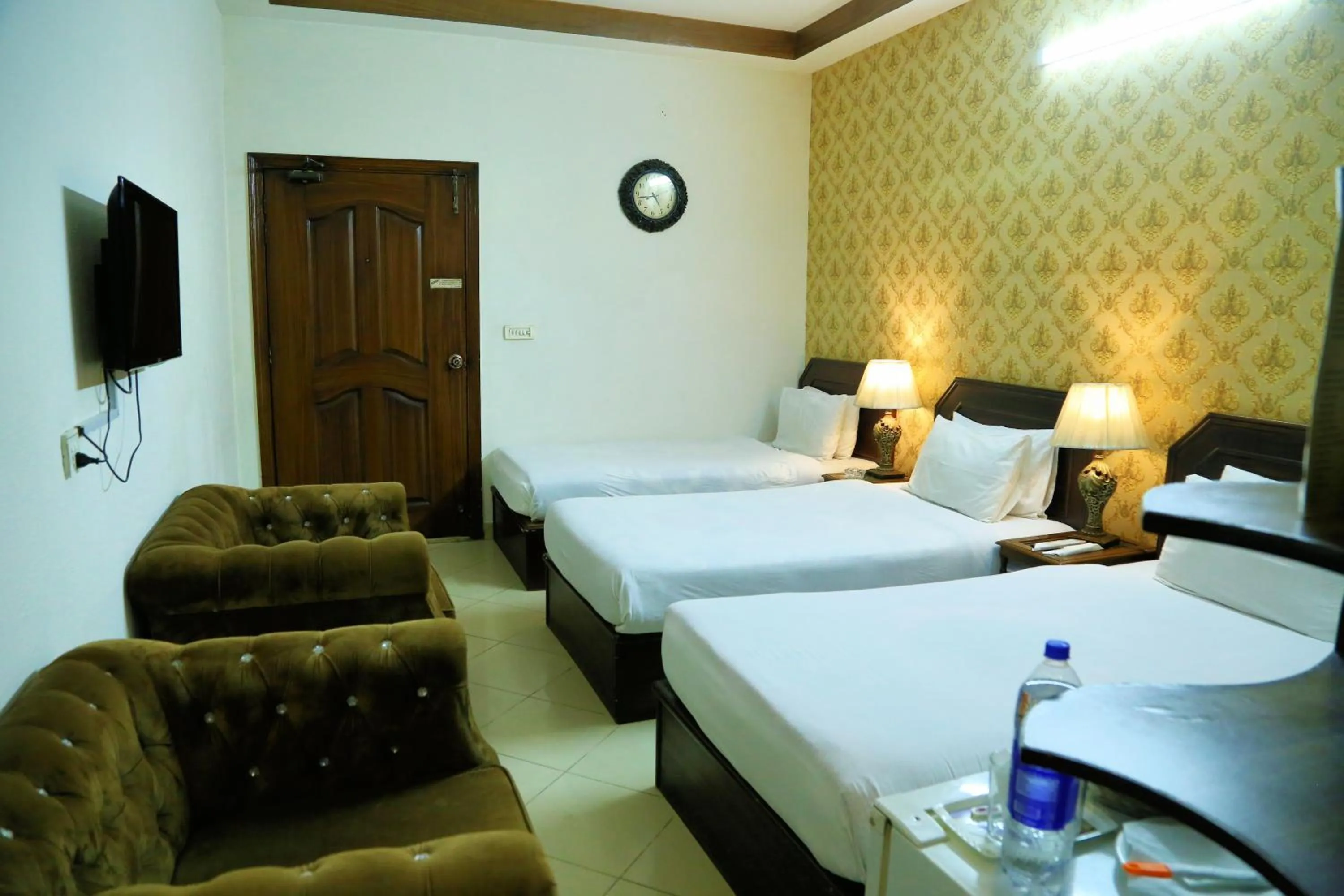 Bed in Fiesta Inn Hotel & Resorts Multan