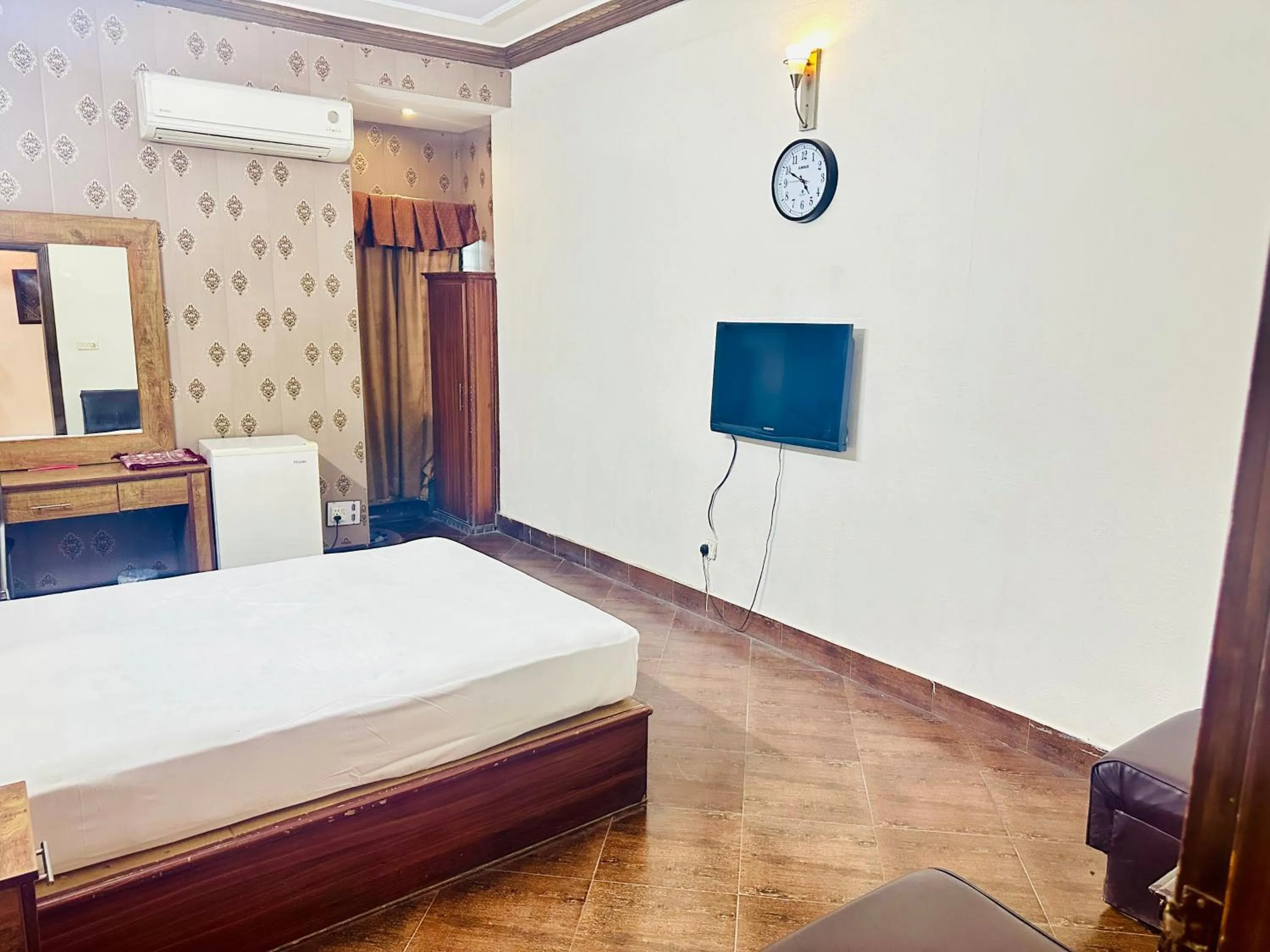 Bed in Fiesta Inn Hotel & Resorts Multan