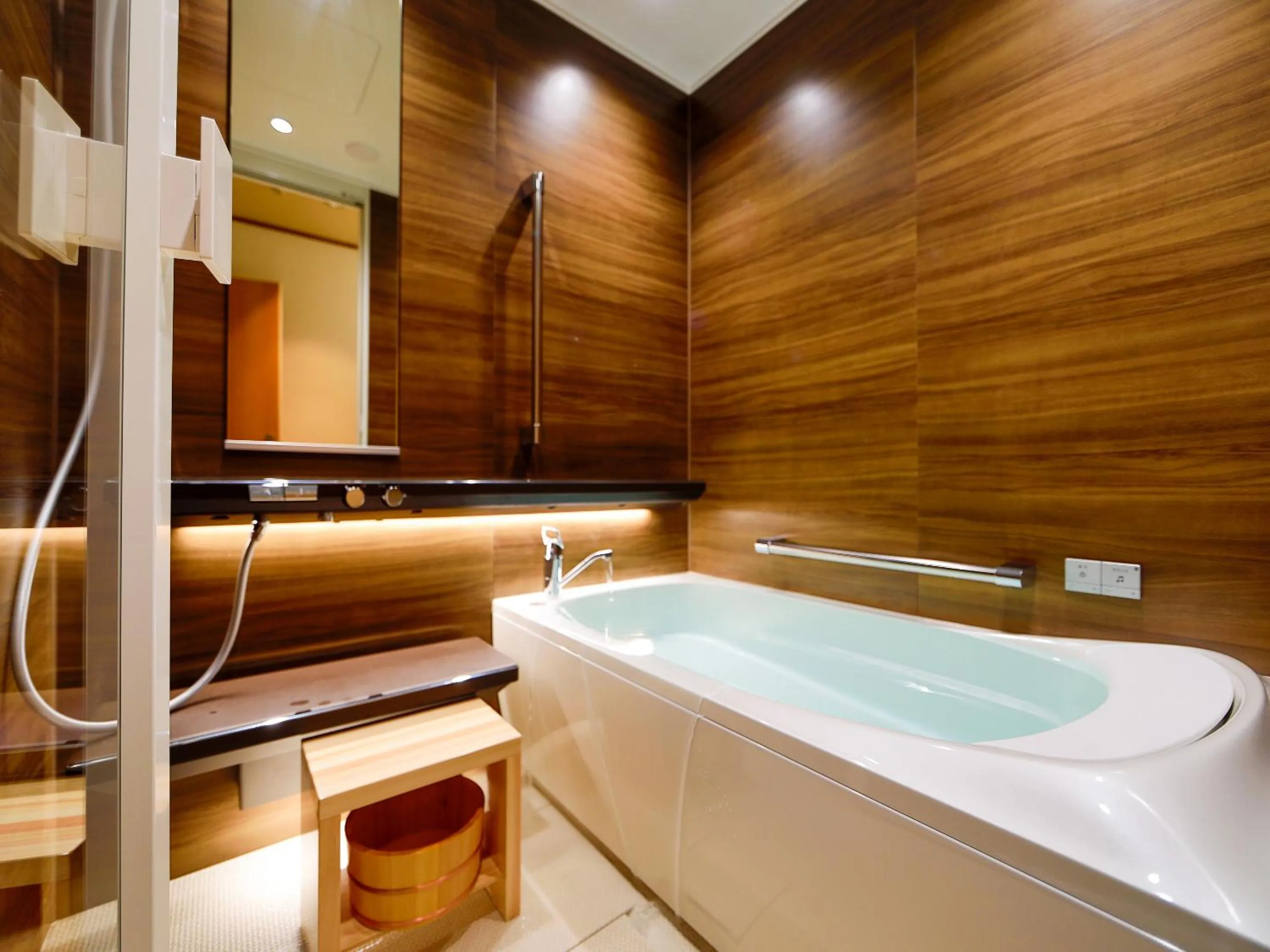 Hot Spring Bath in Hakone Pax Yoshino