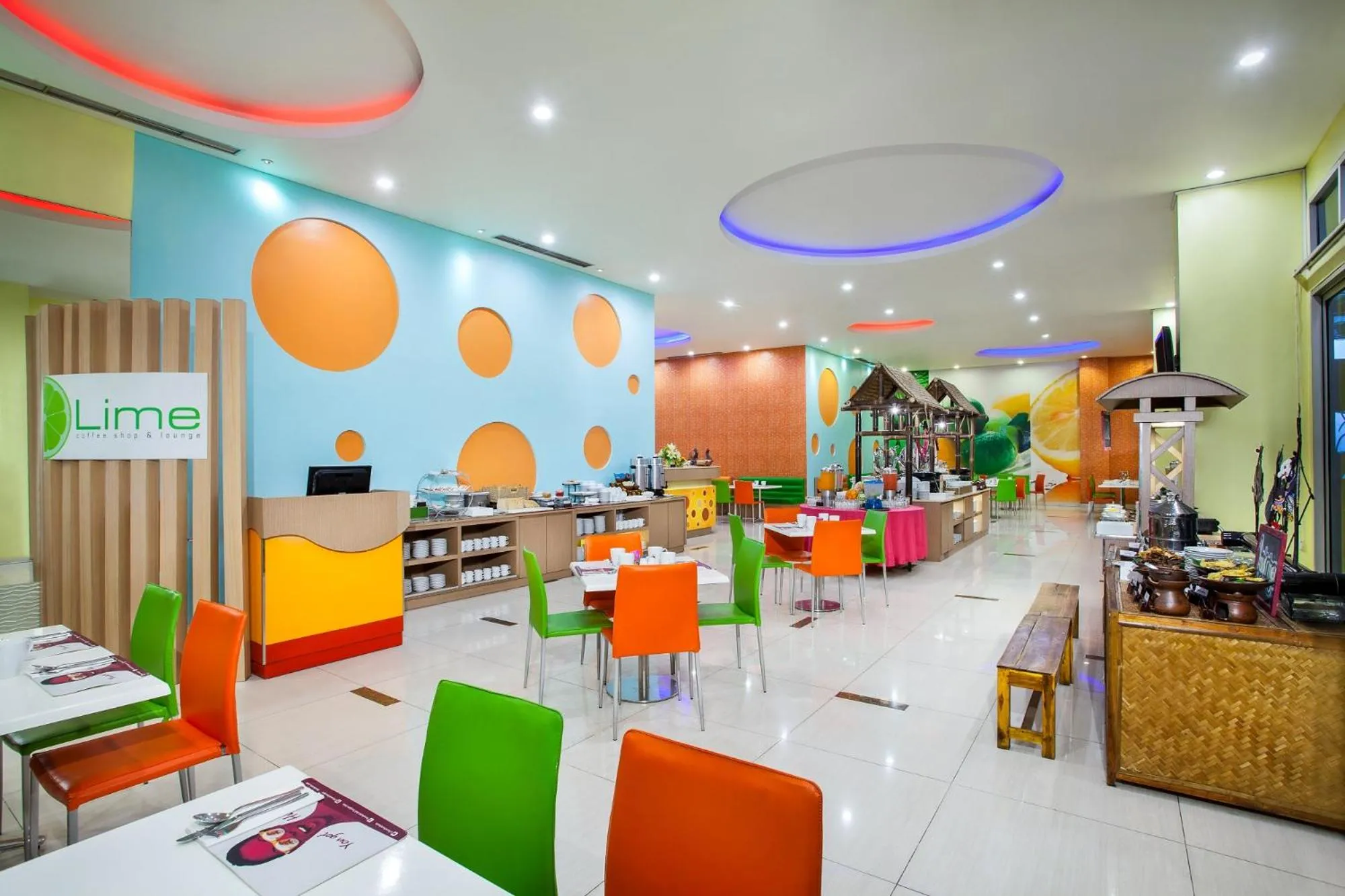Restaurant/places to eat in favehotel Manahan - Solo