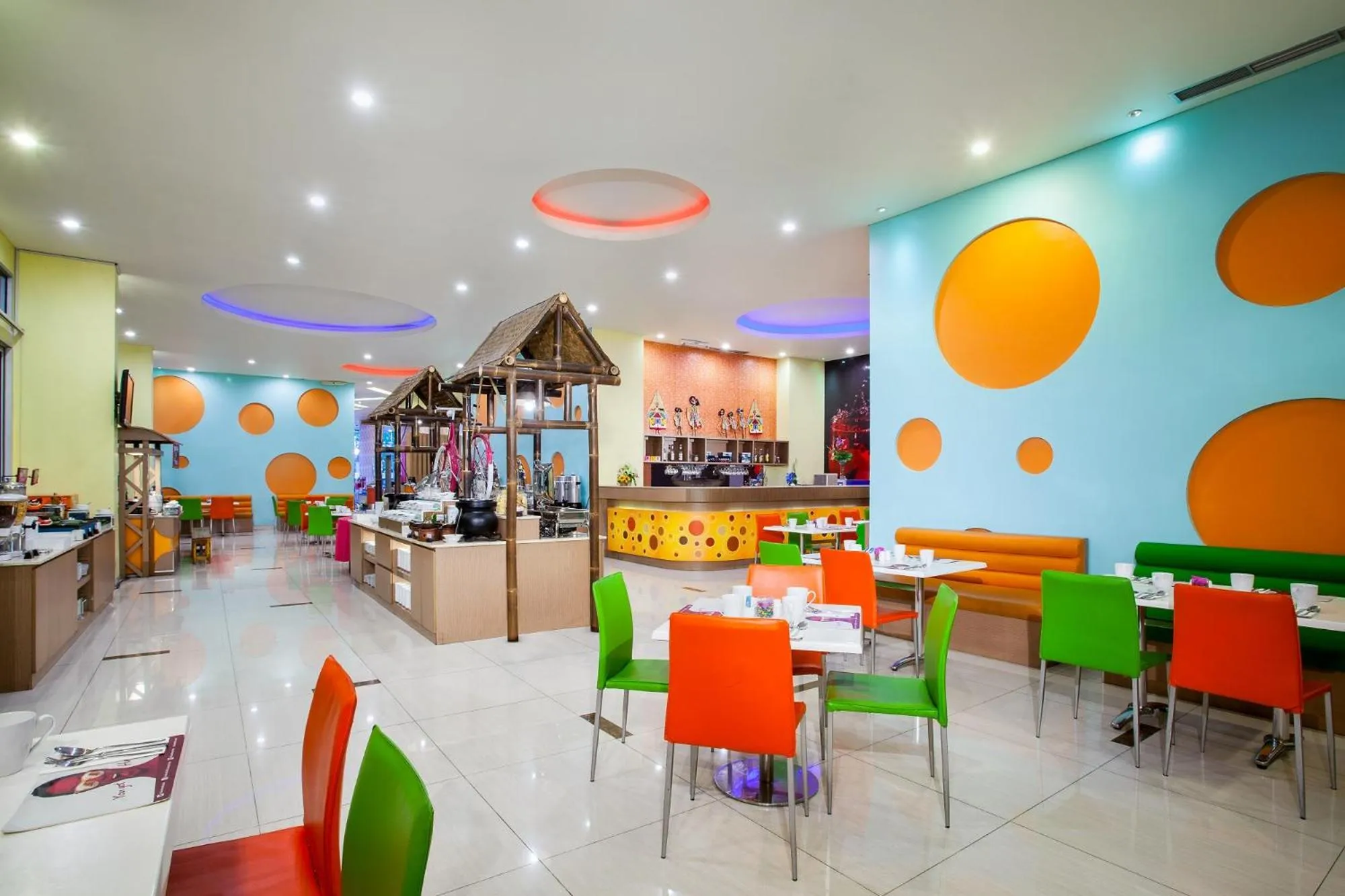 Restaurant/places to eat in favehotel Manahan - Solo