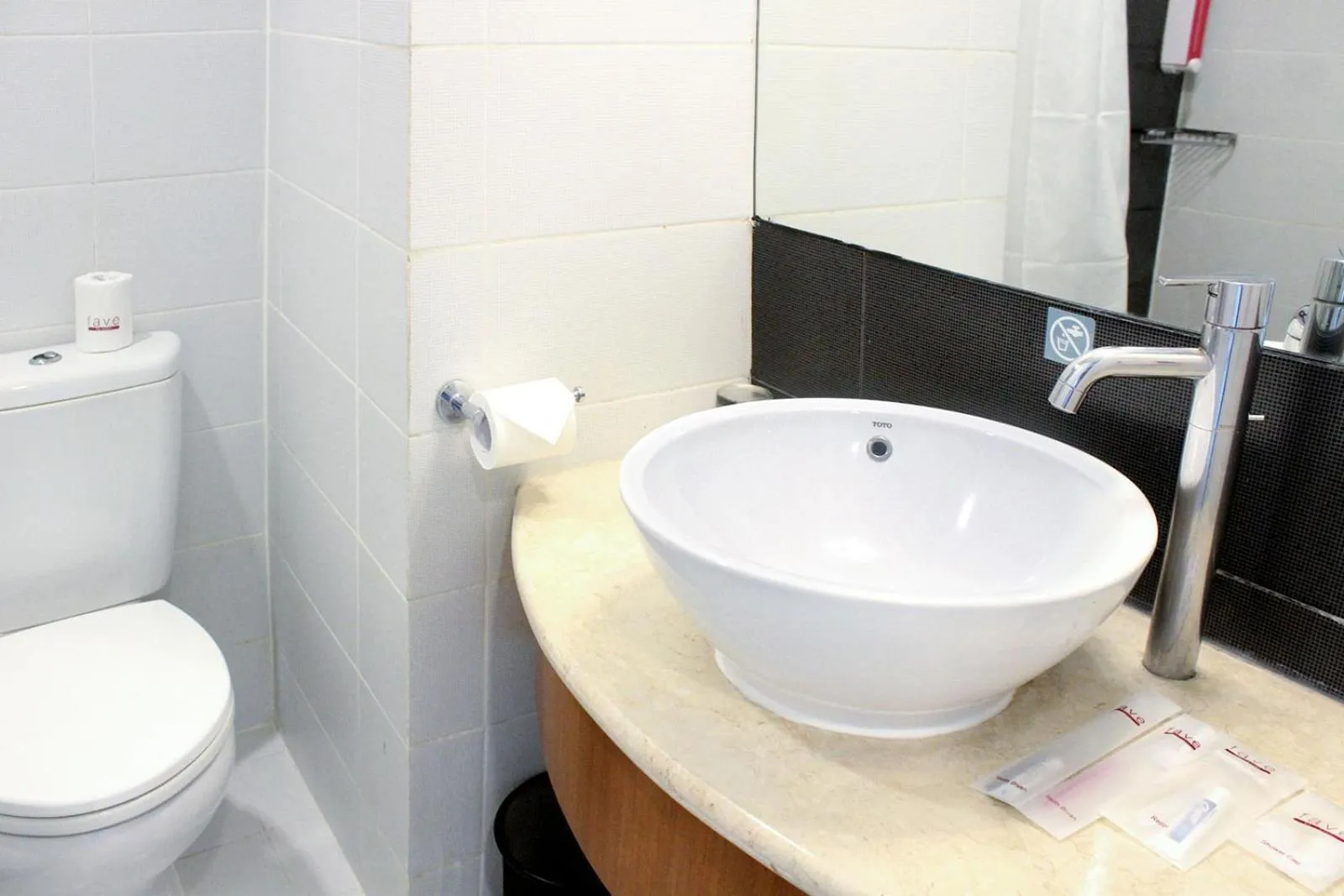 Bathroom in favehotel Manahan - Solo