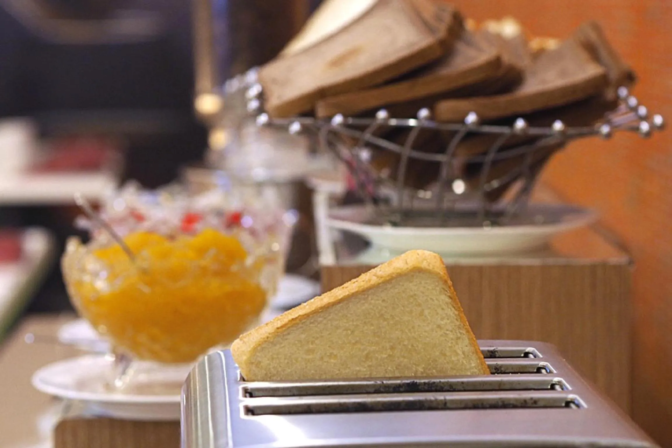 Restaurant/places to eat in favehotel Manahan - Solo