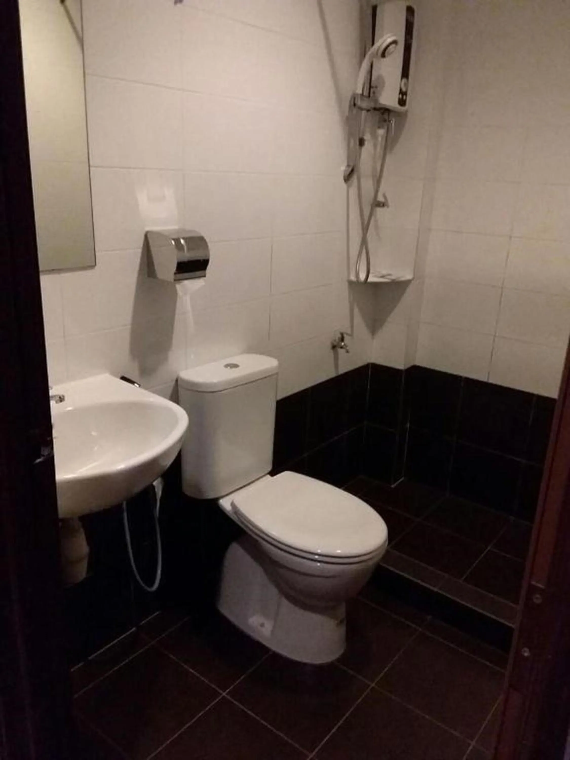 Bathroom in Collection O KLIA Formerly Bary Inn