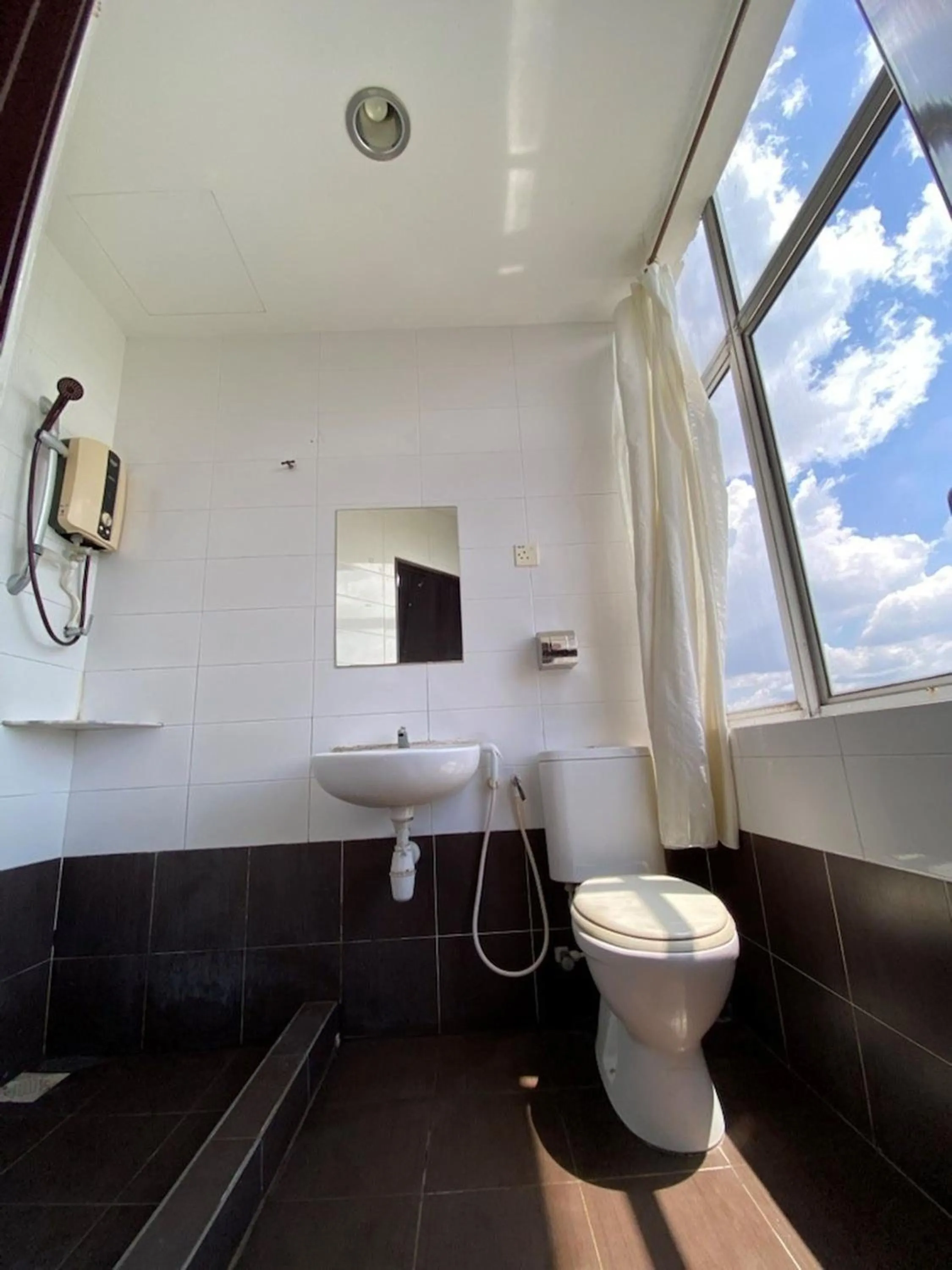 Bathroom in Collection O KLIA Formerly Bary Inn