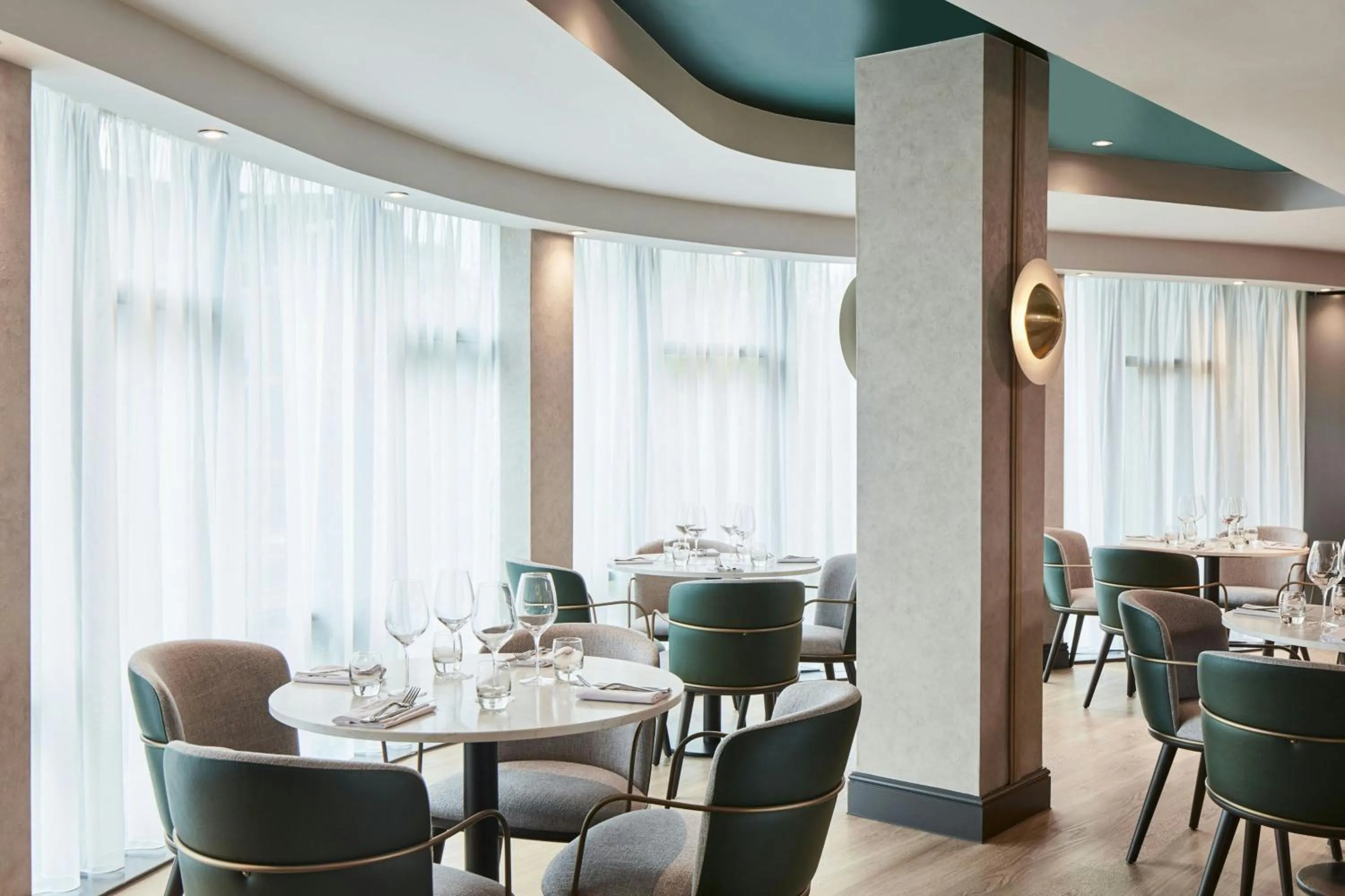 Restaurant/places to eat in Manchester Marriott Hotel Piccadilly