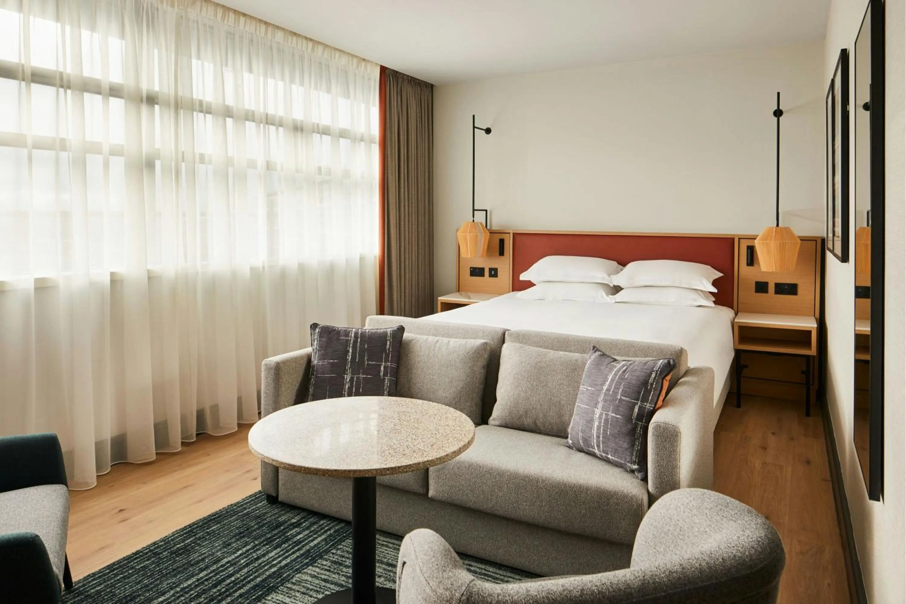 Photo of the whole room, Bed in Manchester Marriott Hotel Piccadilly