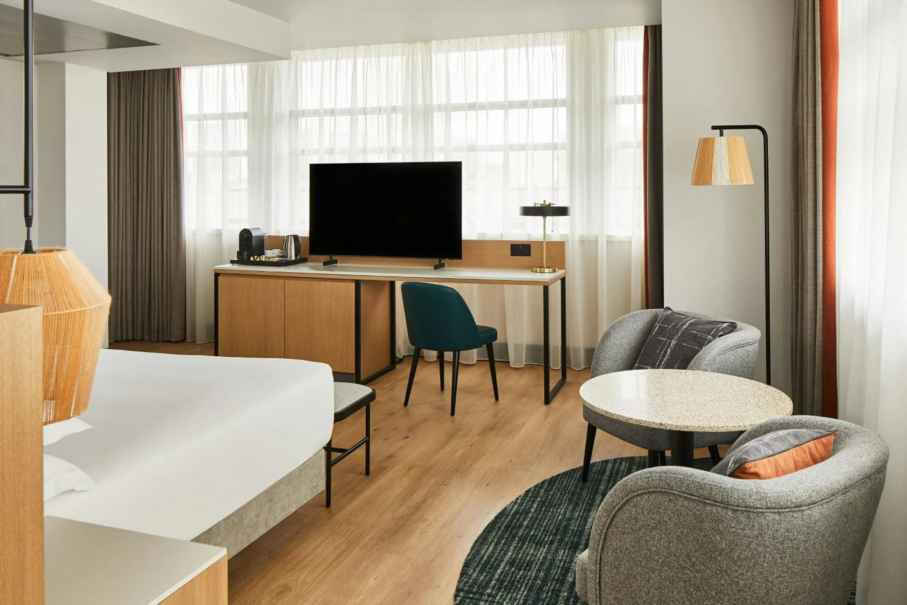 Photo of the whole room, Bed in Manchester Marriott Hotel Piccadilly