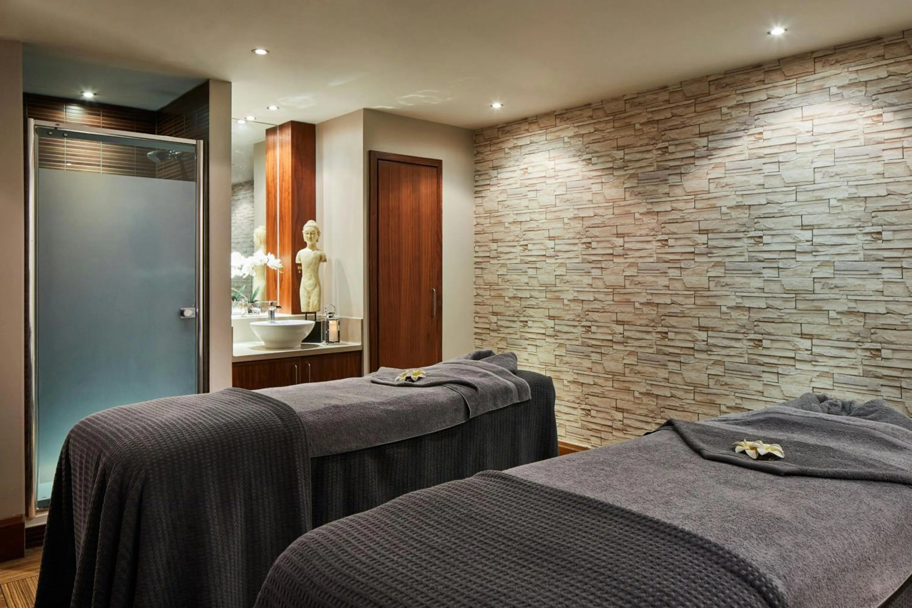 Spa and wellness centre/facilities, Bed in Manchester Marriott Hotel Piccadilly