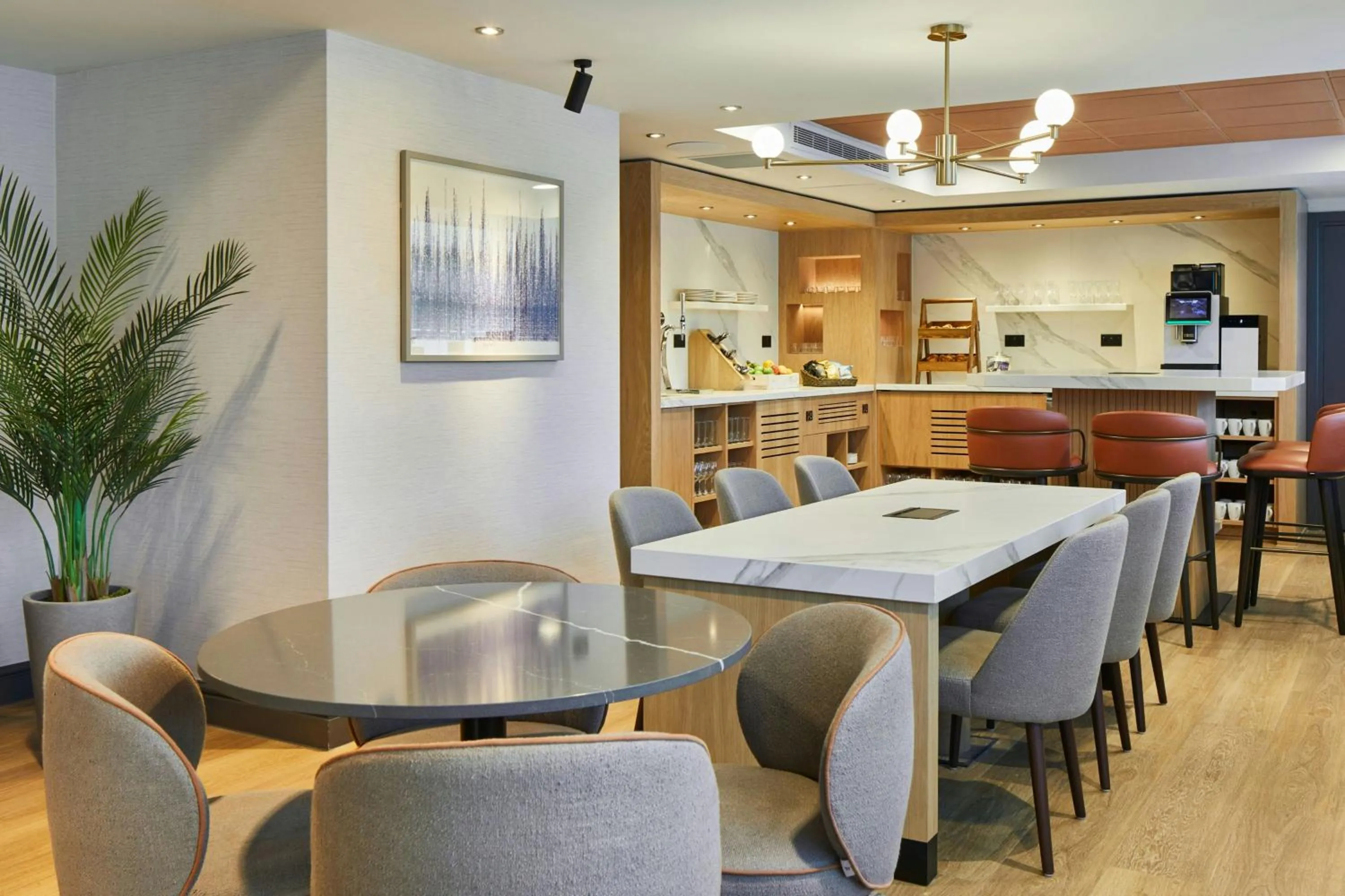 Lounge or bar in Manchester Marriott Hotel Piccadilly