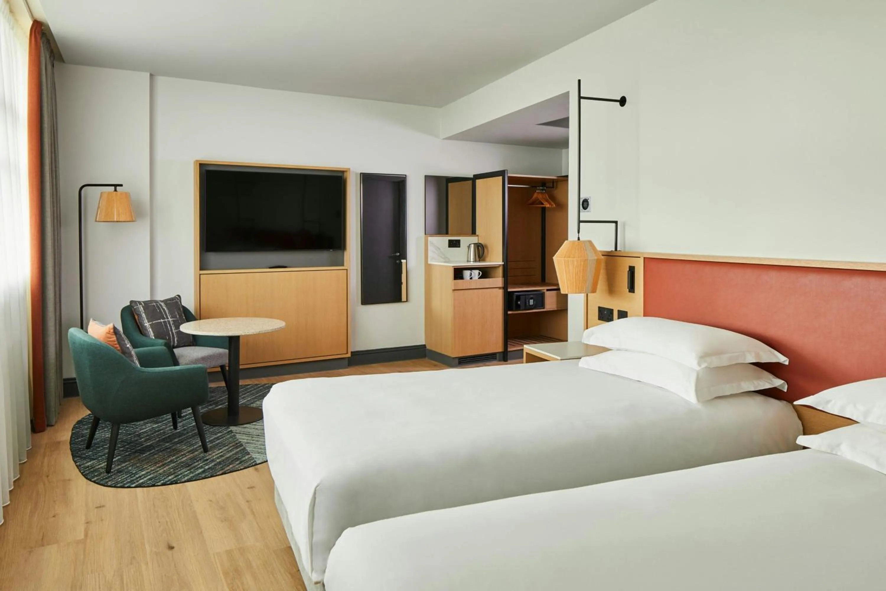 Photo of the whole room, Bed in Manchester Marriott Hotel Piccadilly