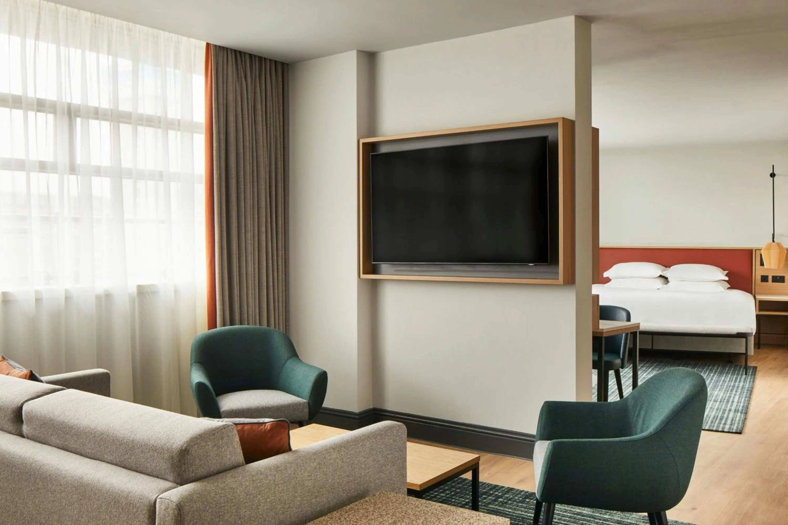 Photo of the whole room, Bed in Manchester Marriott Hotel Piccadilly