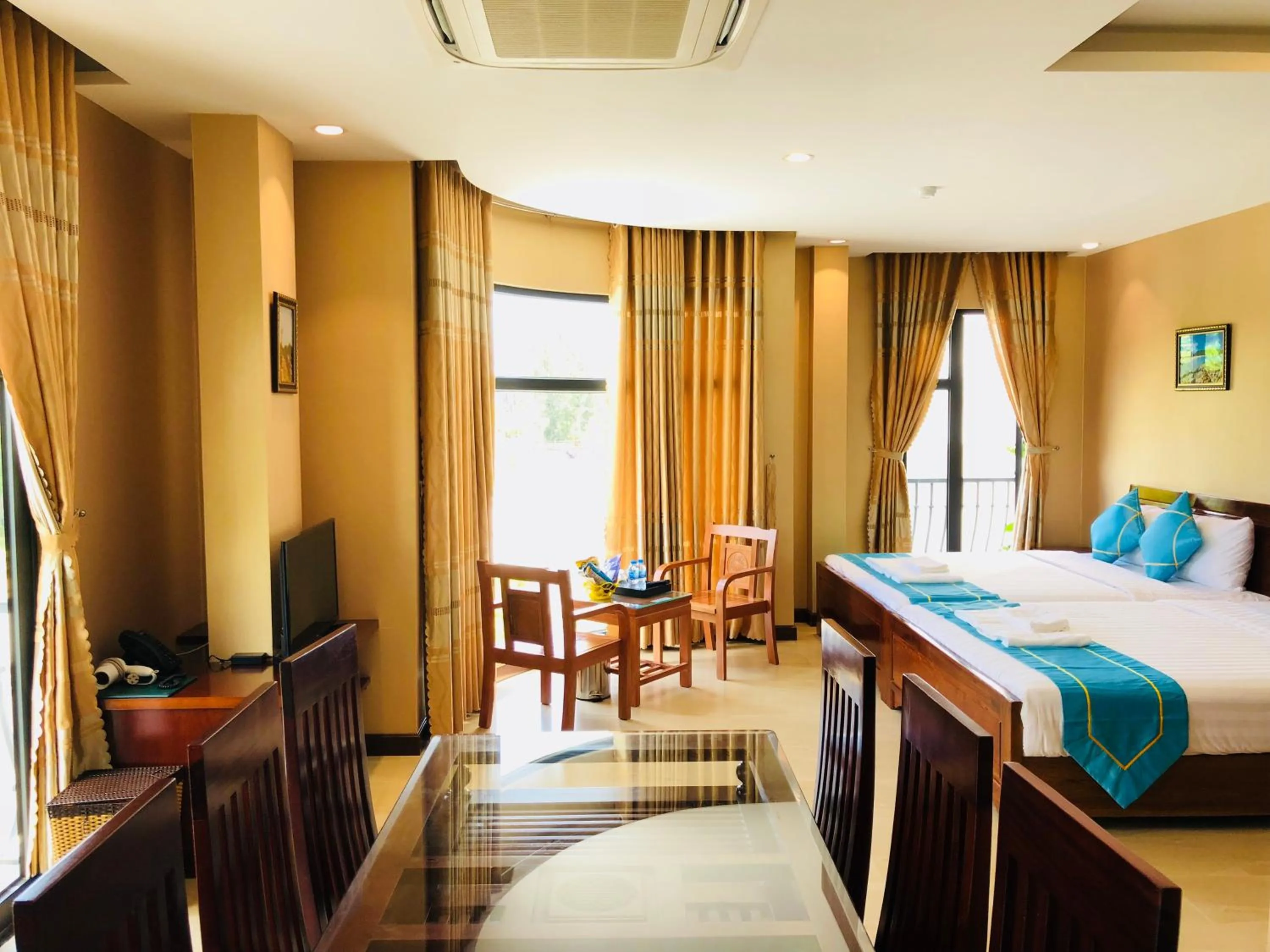 Bed in Hồng Hạc Hotel