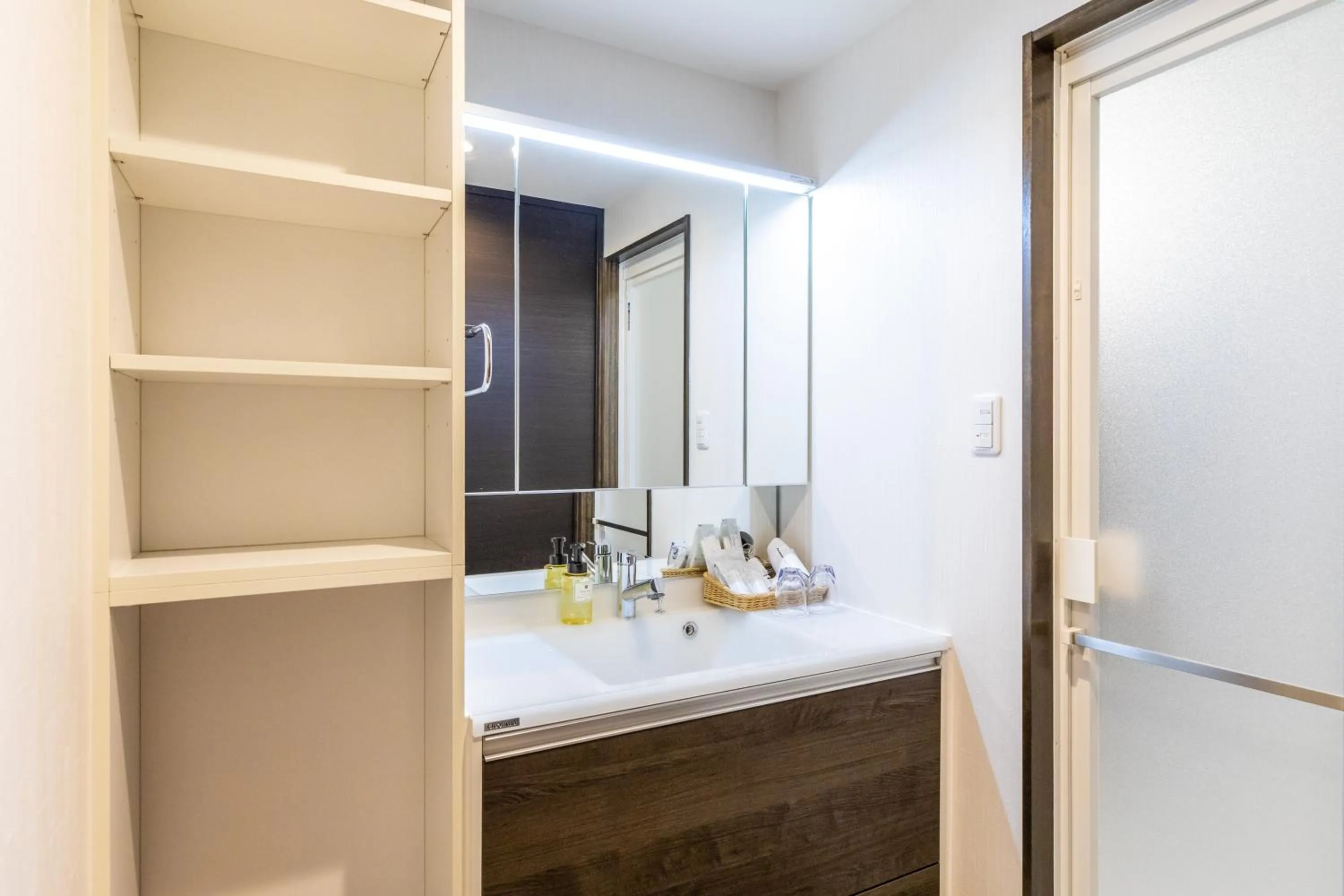 Photo of the whole room in Cococious Monpa