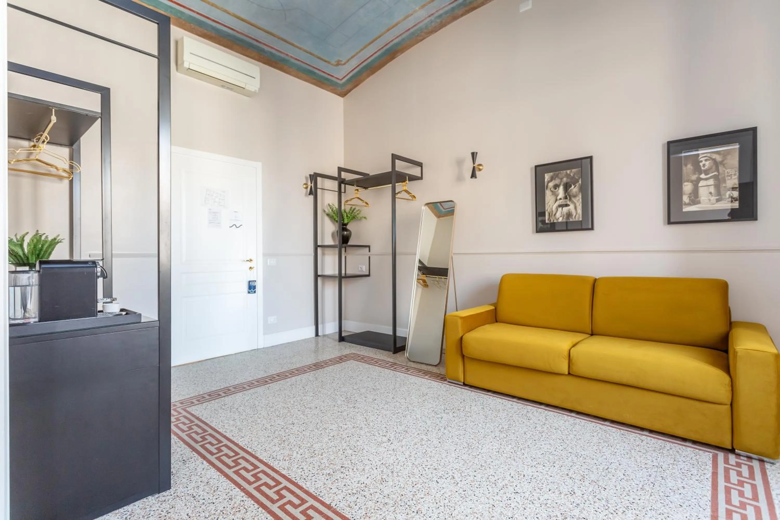 Living room in Daplace - La Mongolfiera Rooms in Navona