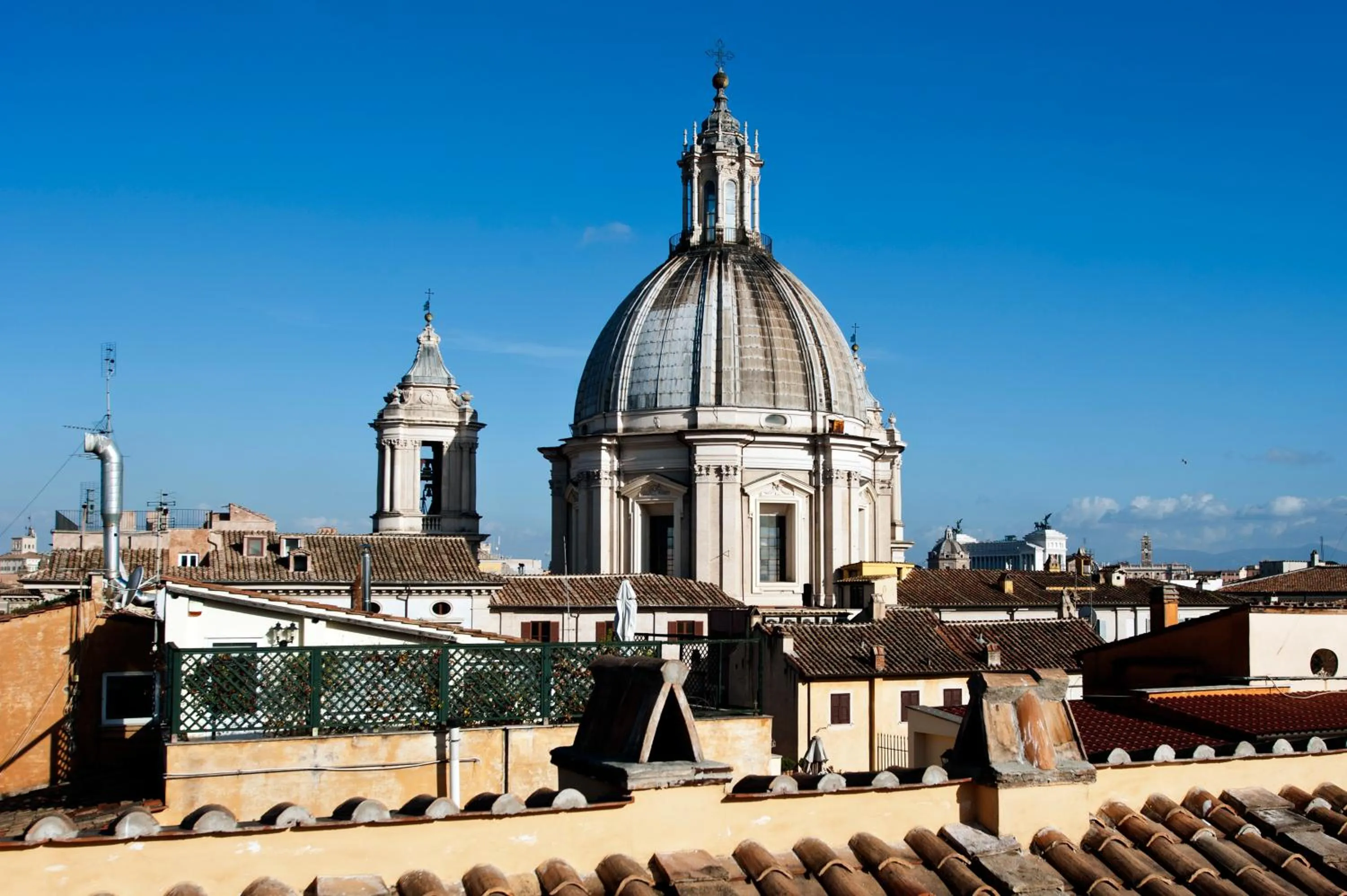 Landmark view in Daplace - La Mongolfiera Rooms in Navona
