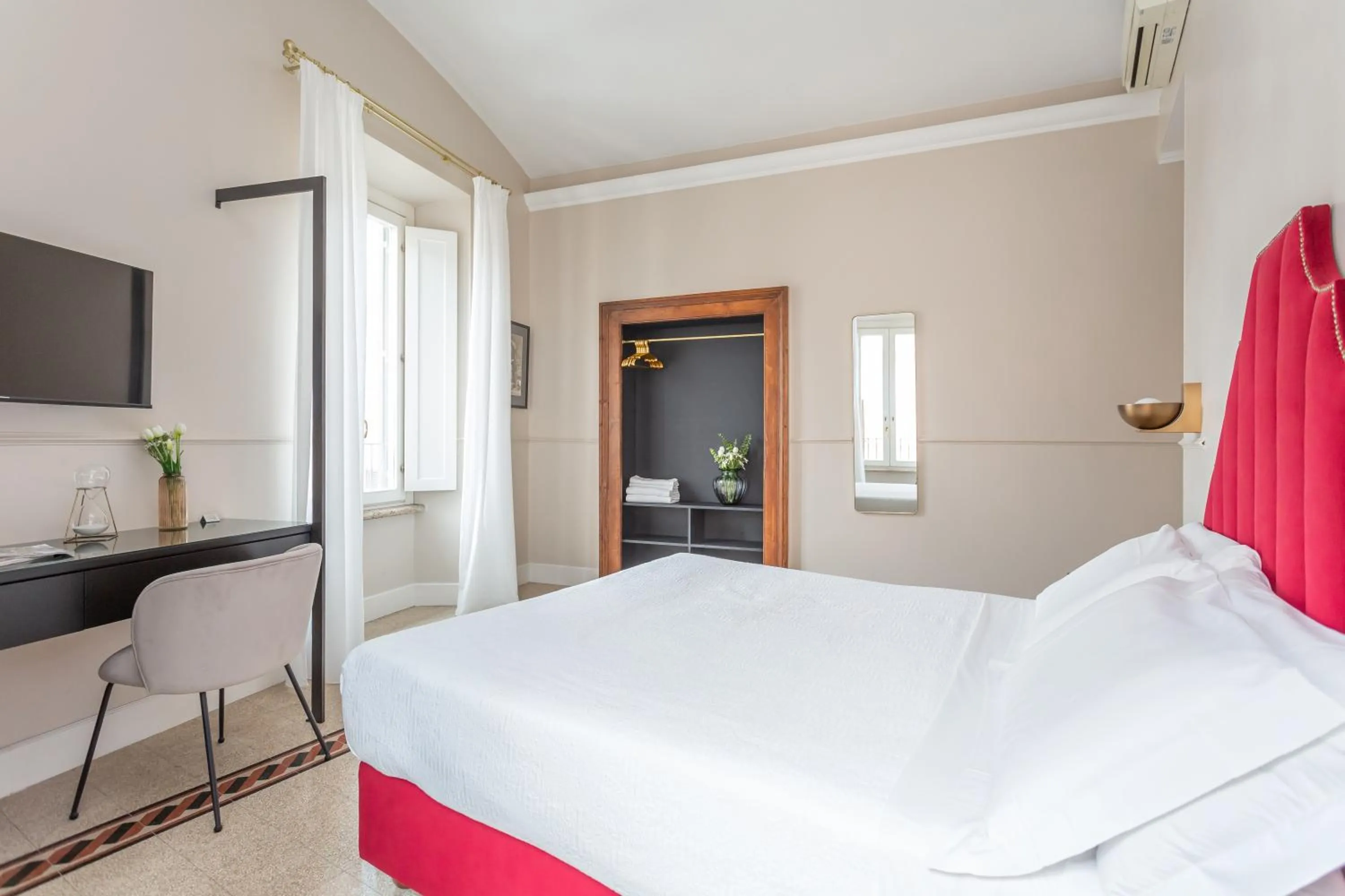 Photo of the whole room, Bed in Daplace - La Mongolfiera Rooms in Navona