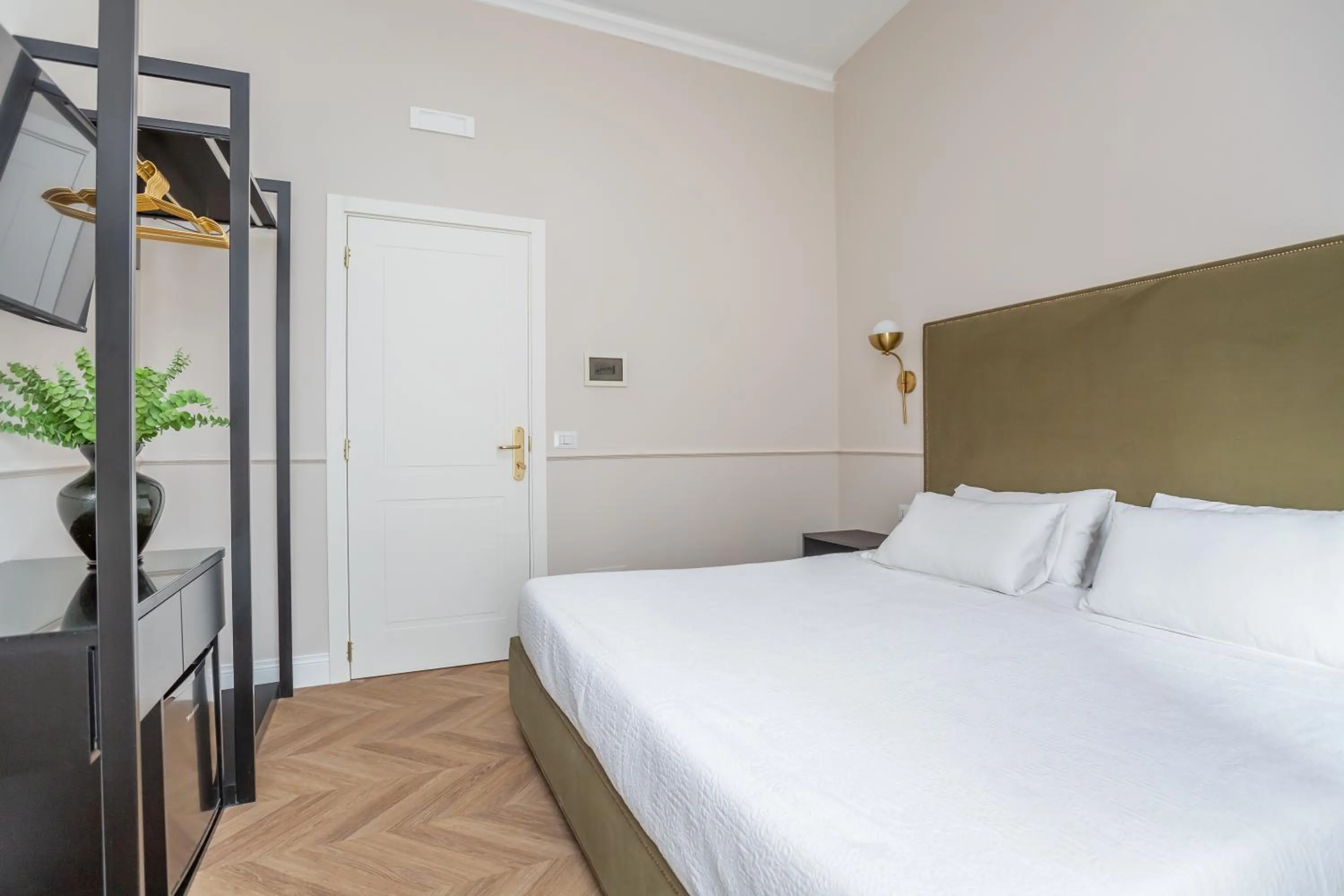 Photo of the whole room, Bed in Daplace - La Mongolfiera Rooms in Navona