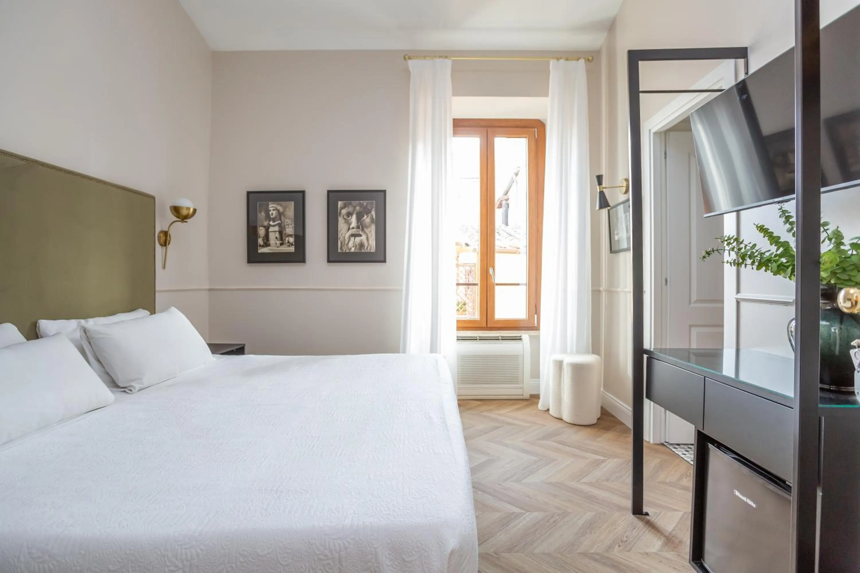 Photo of the whole room, Bed in Daplace - La Mongolfiera Rooms in Navona