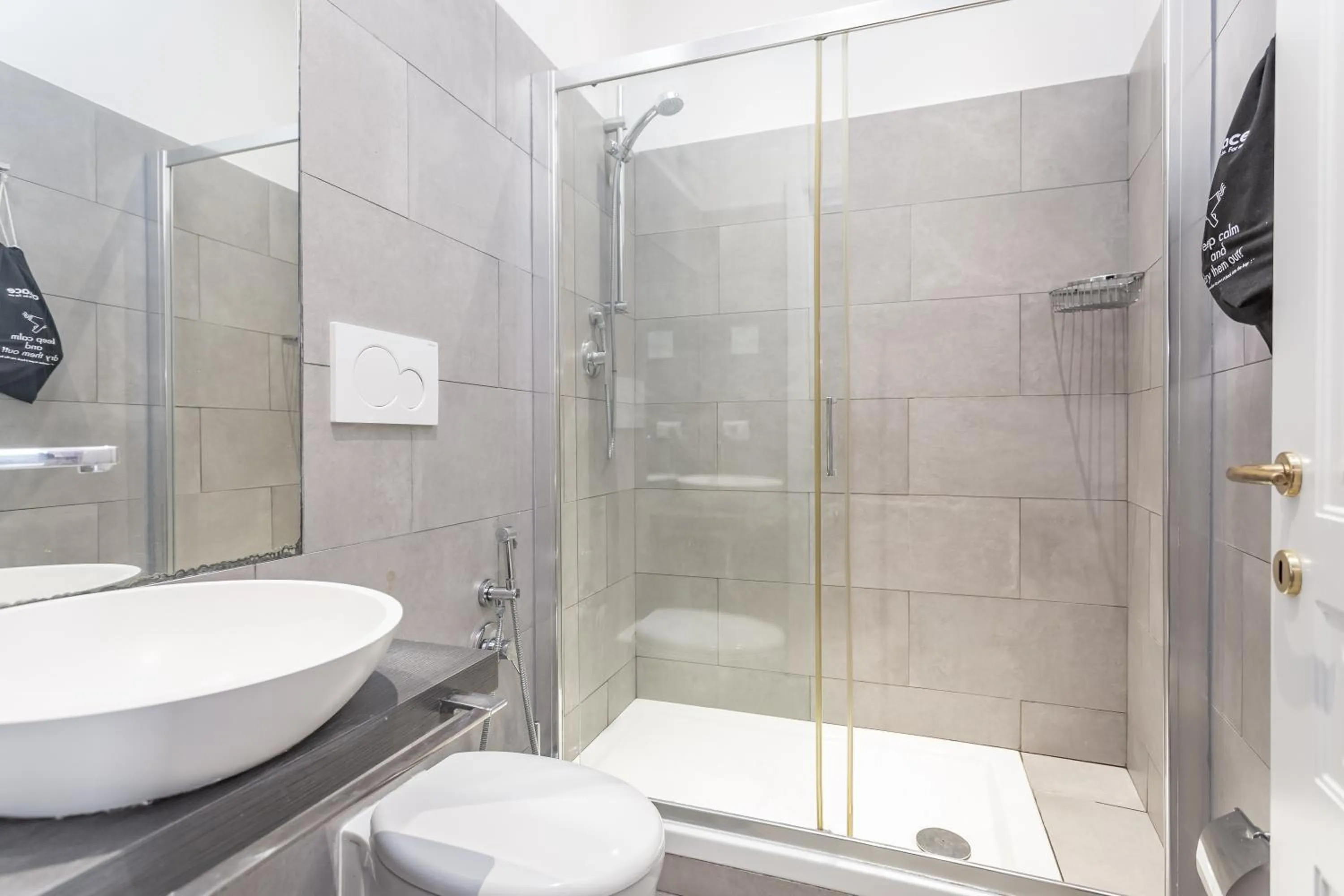 Bathroom in Daplace - La Mongolfiera Rooms in Navona