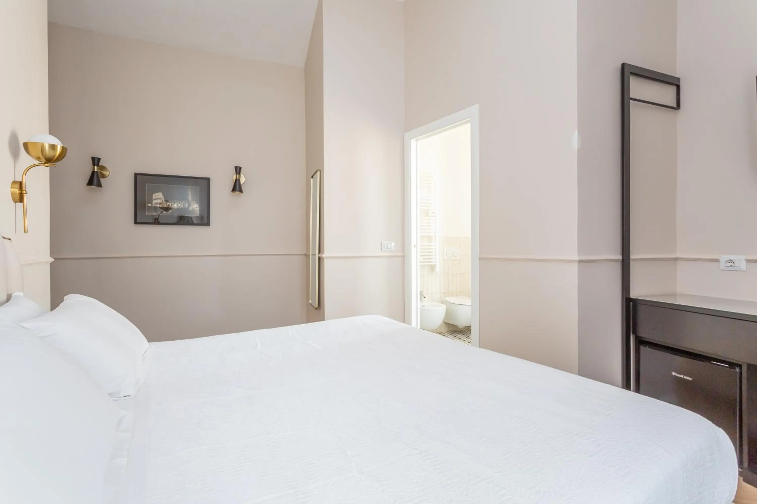 Photo of the whole room, Bed in Daplace - La Mongolfiera Rooms in Navona
