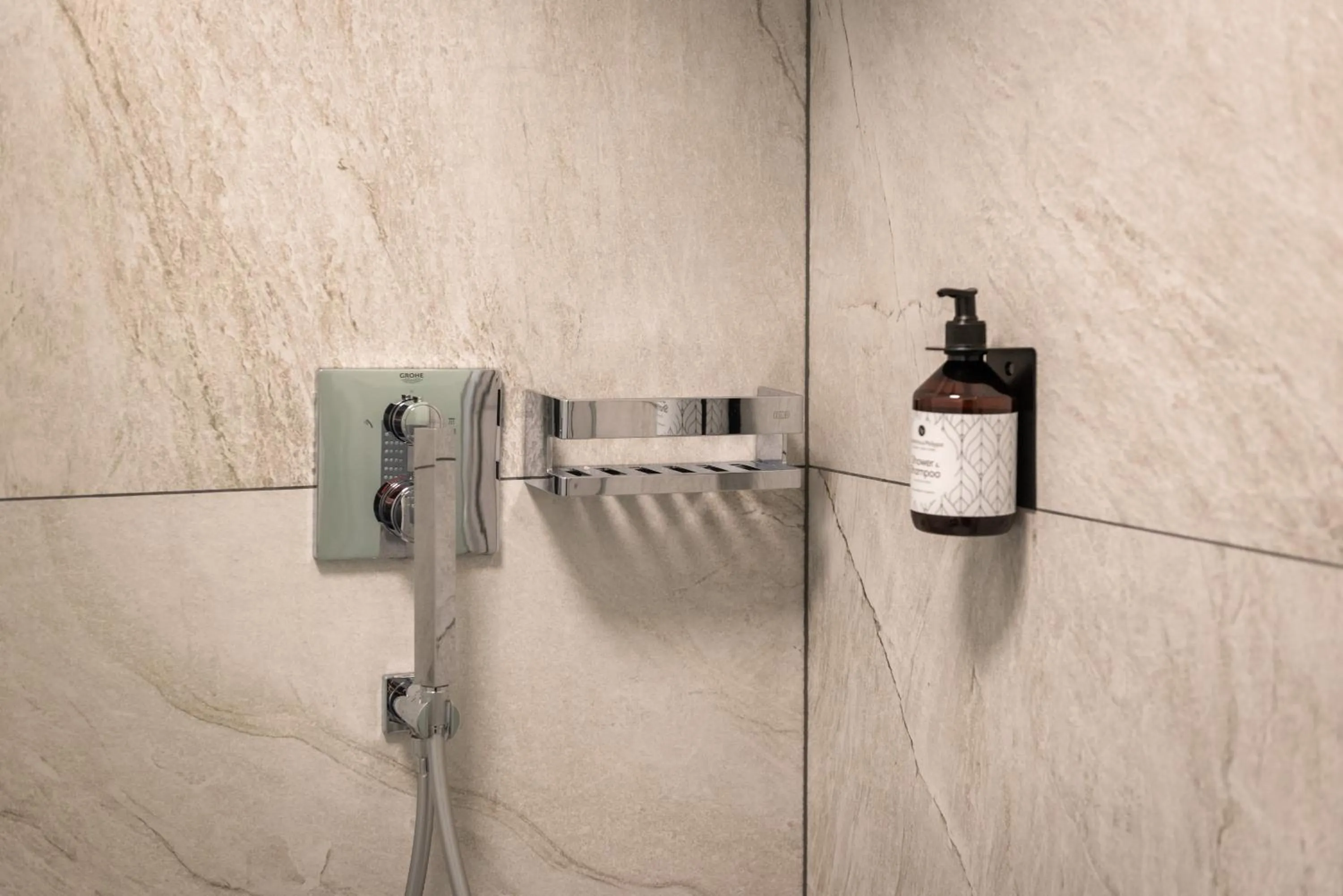 Shower in Terofal Hotel Schliersee - Komplett neu renoviert