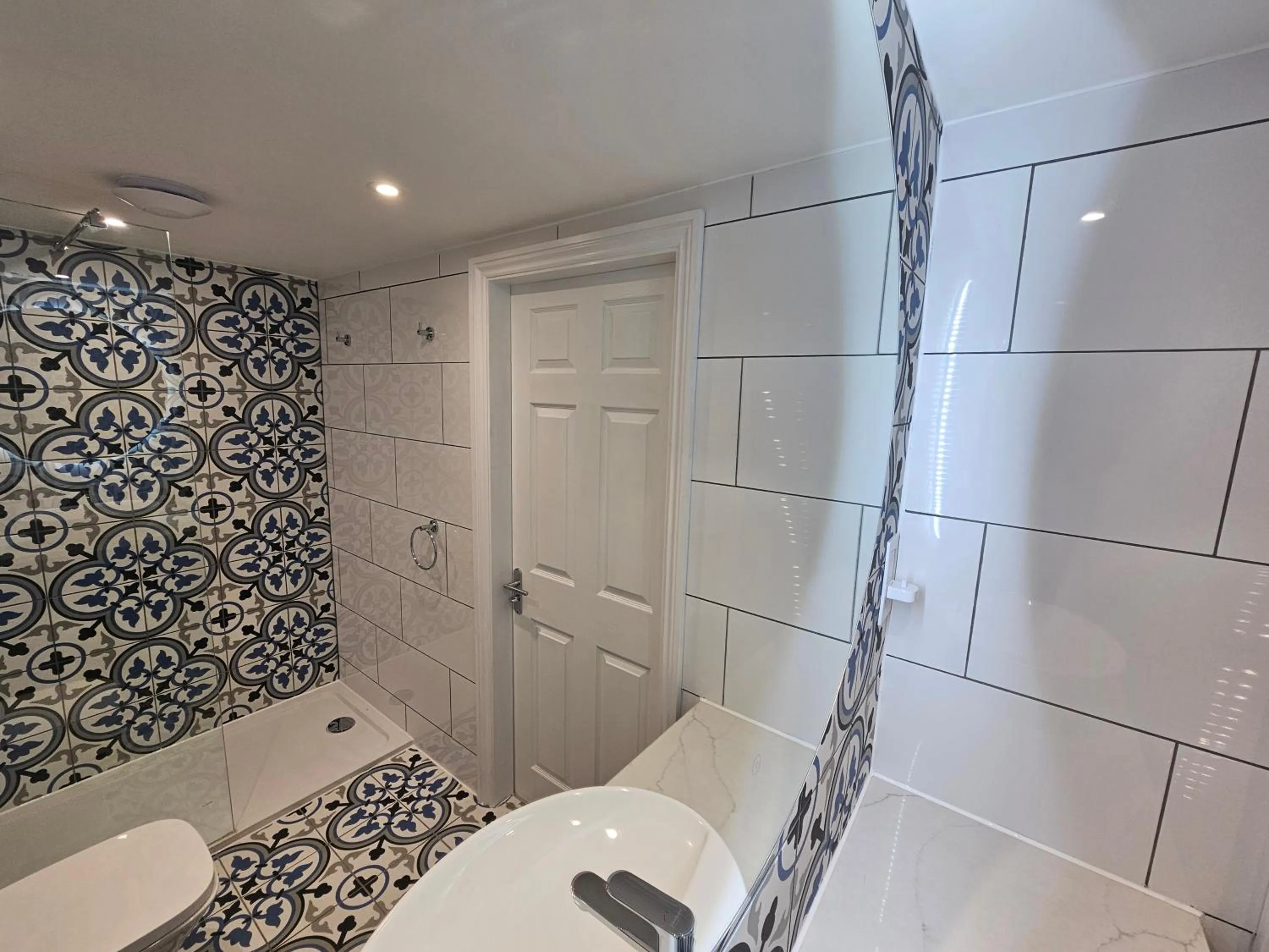 Shower in St George's Guest House