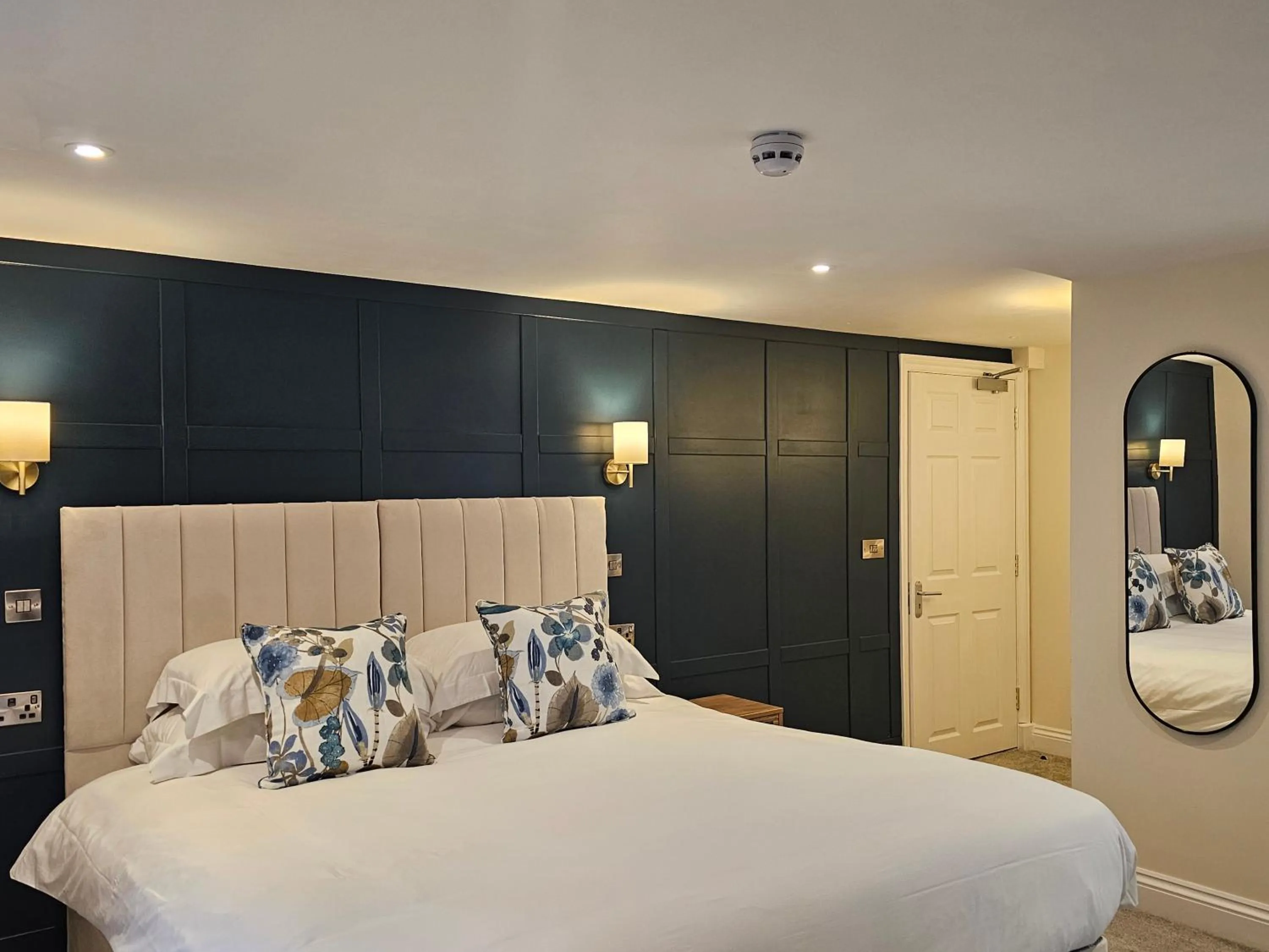 Photo of the whole room, Bed in St George's Guest House