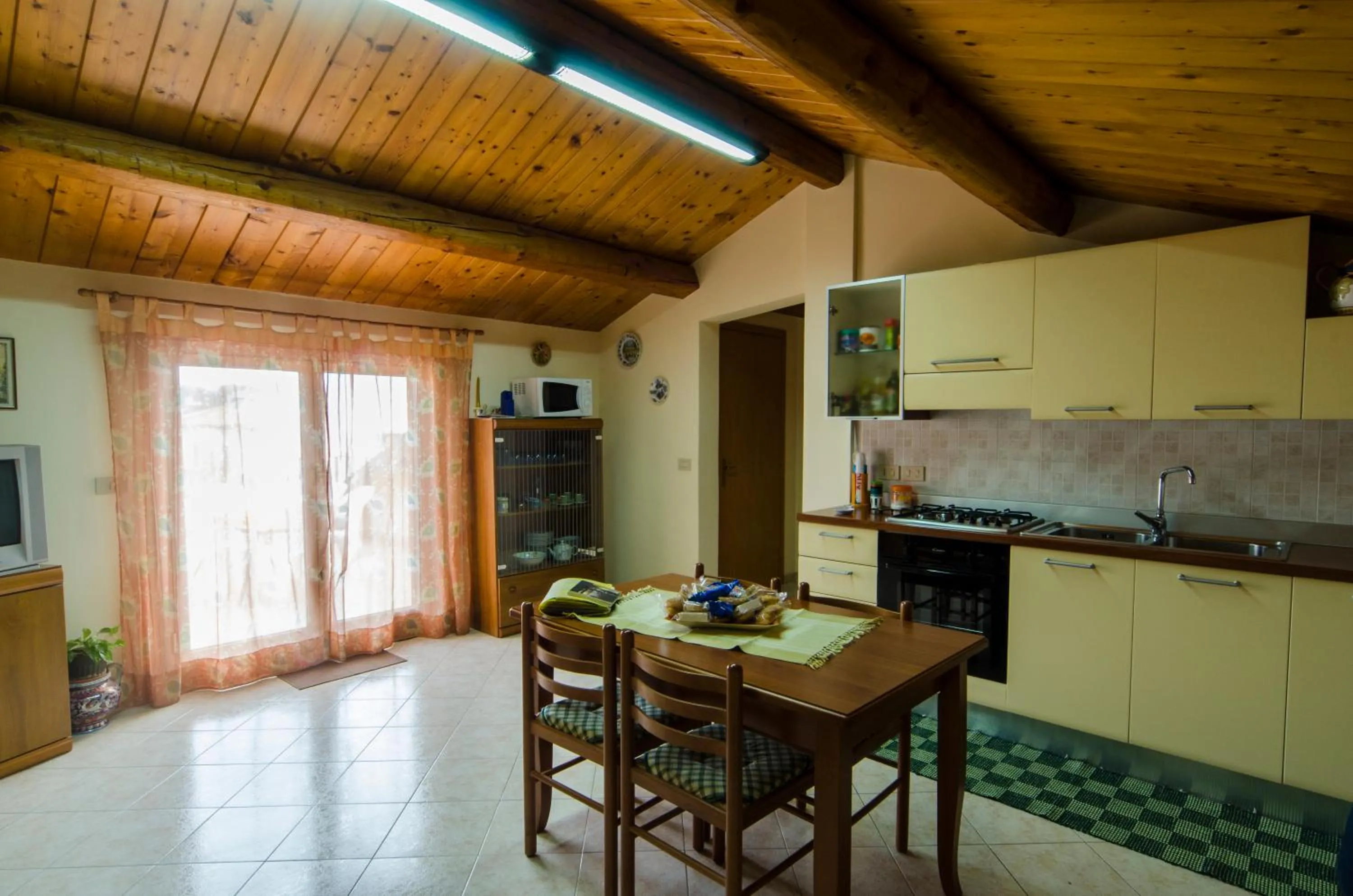 Kitchen or kitchenette in Casa Vacanza AcquaMarina
