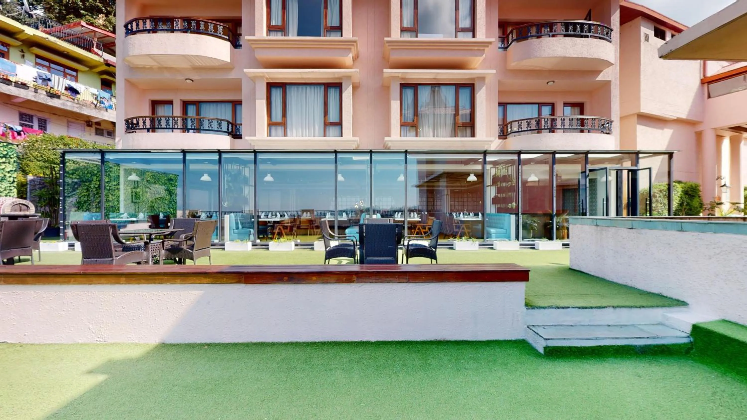 Restaurant/places to eat in Radisson Hotel Shimla