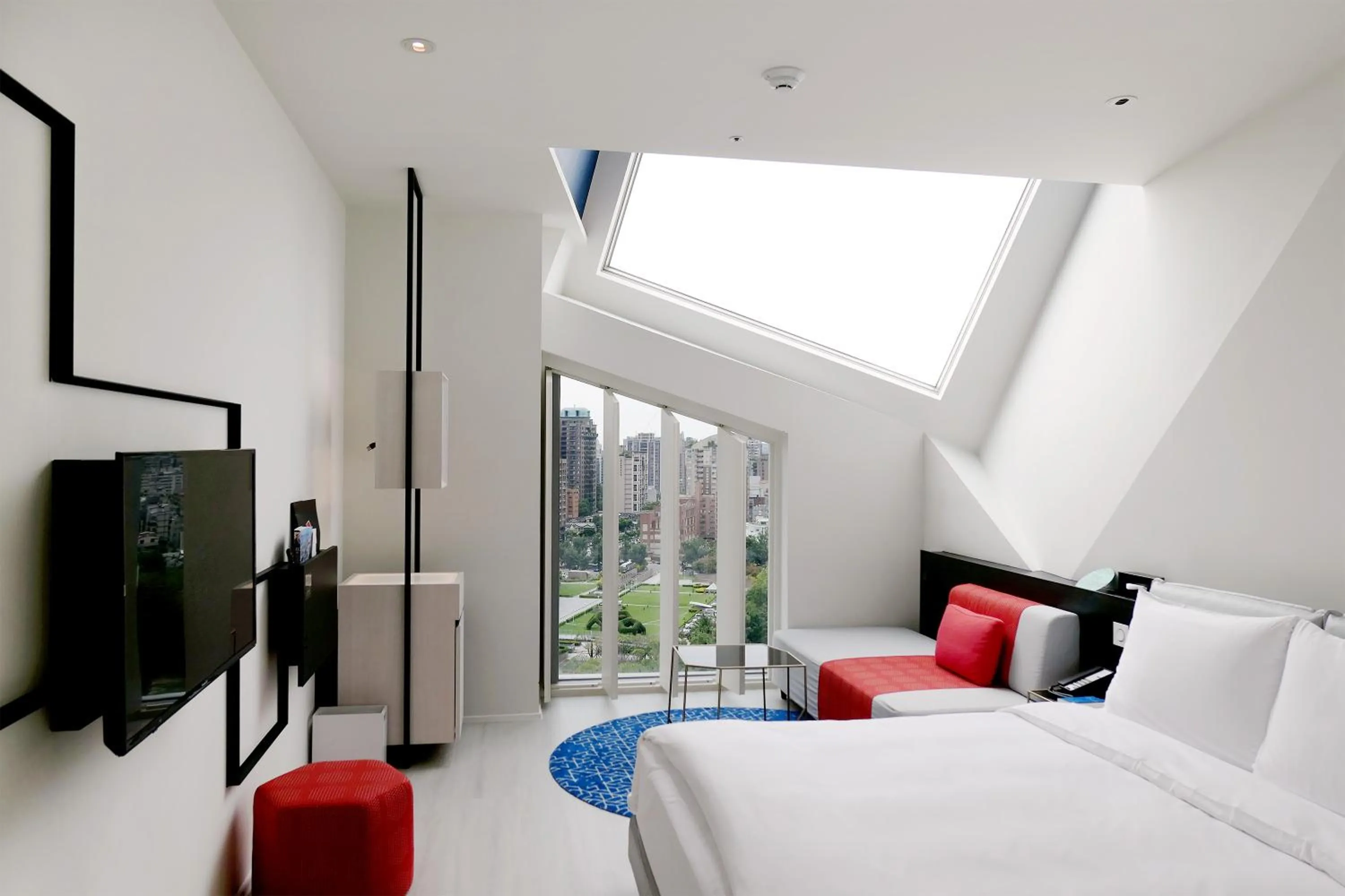 Photo of the whole room, Bed in The Place Taichung