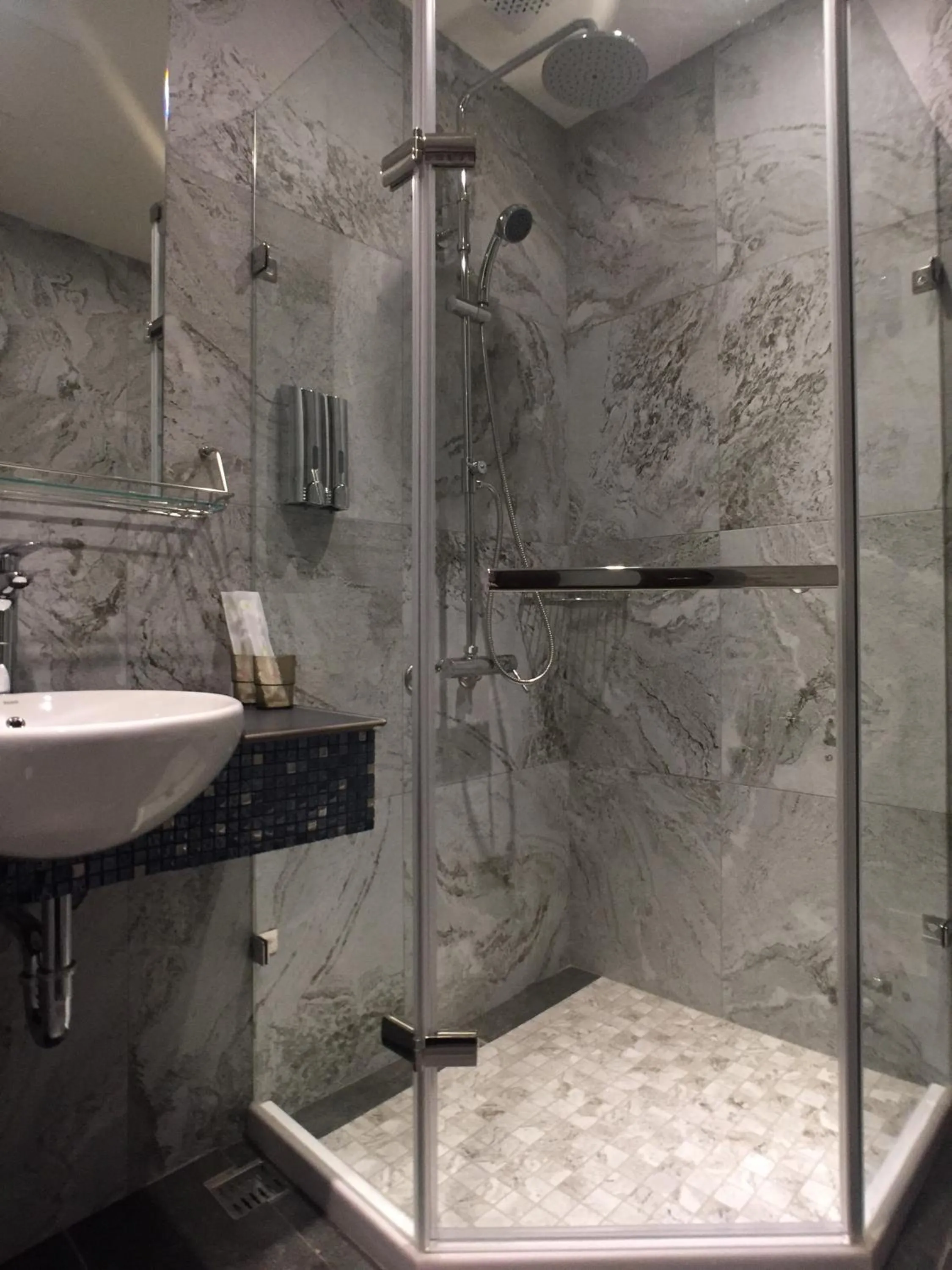 Bathroom in Ueno Hirokoji 428