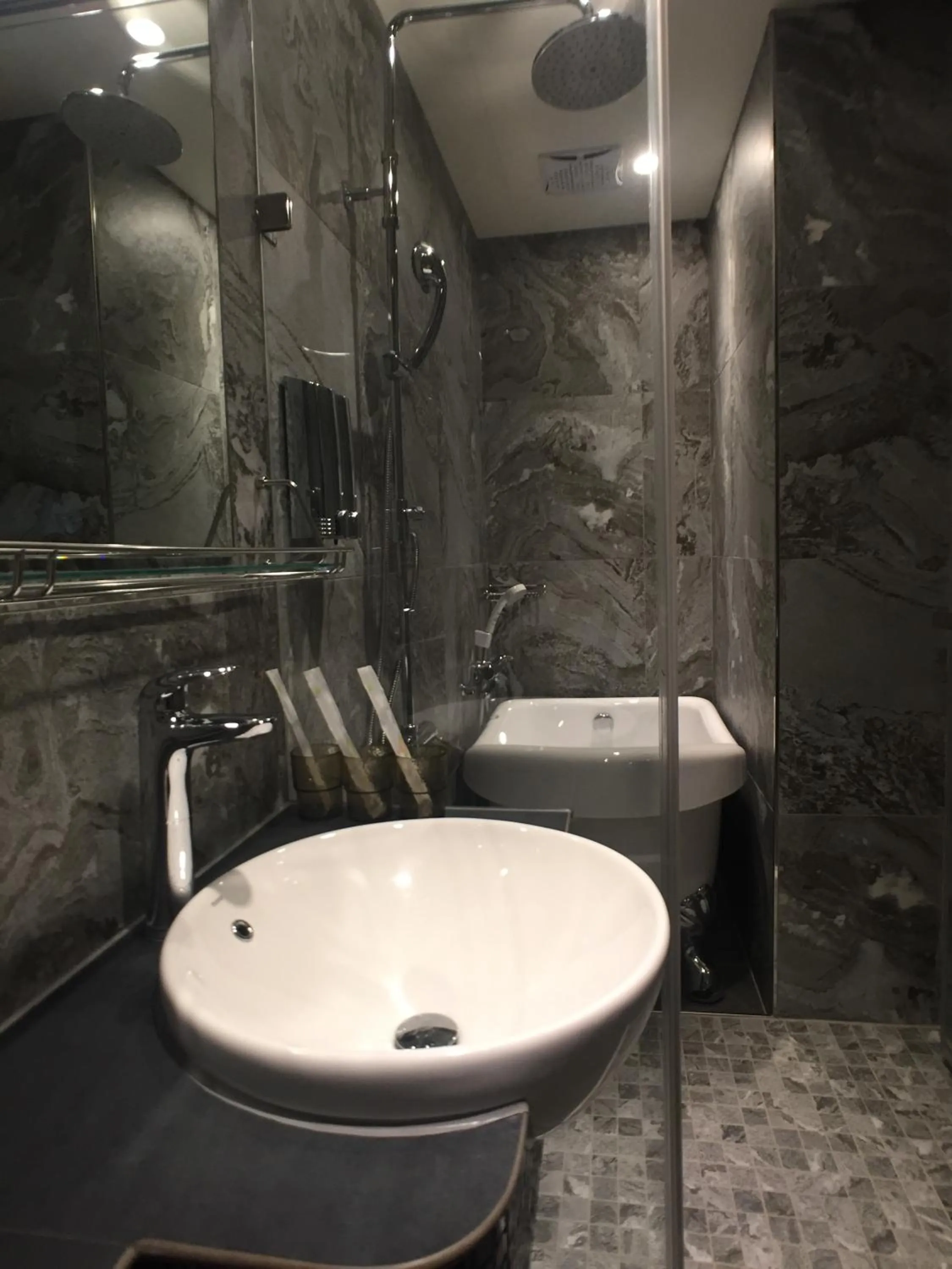 Bathroom in Ueno Hirokoji 428