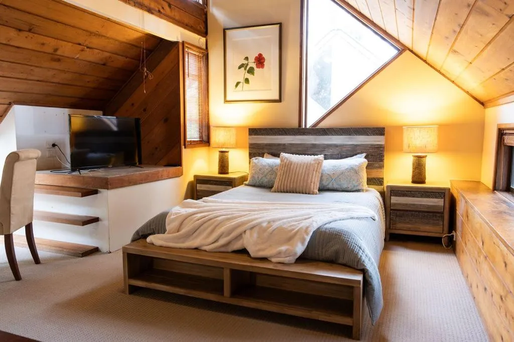 Bedroom, Bed in Lake Russell Retreat