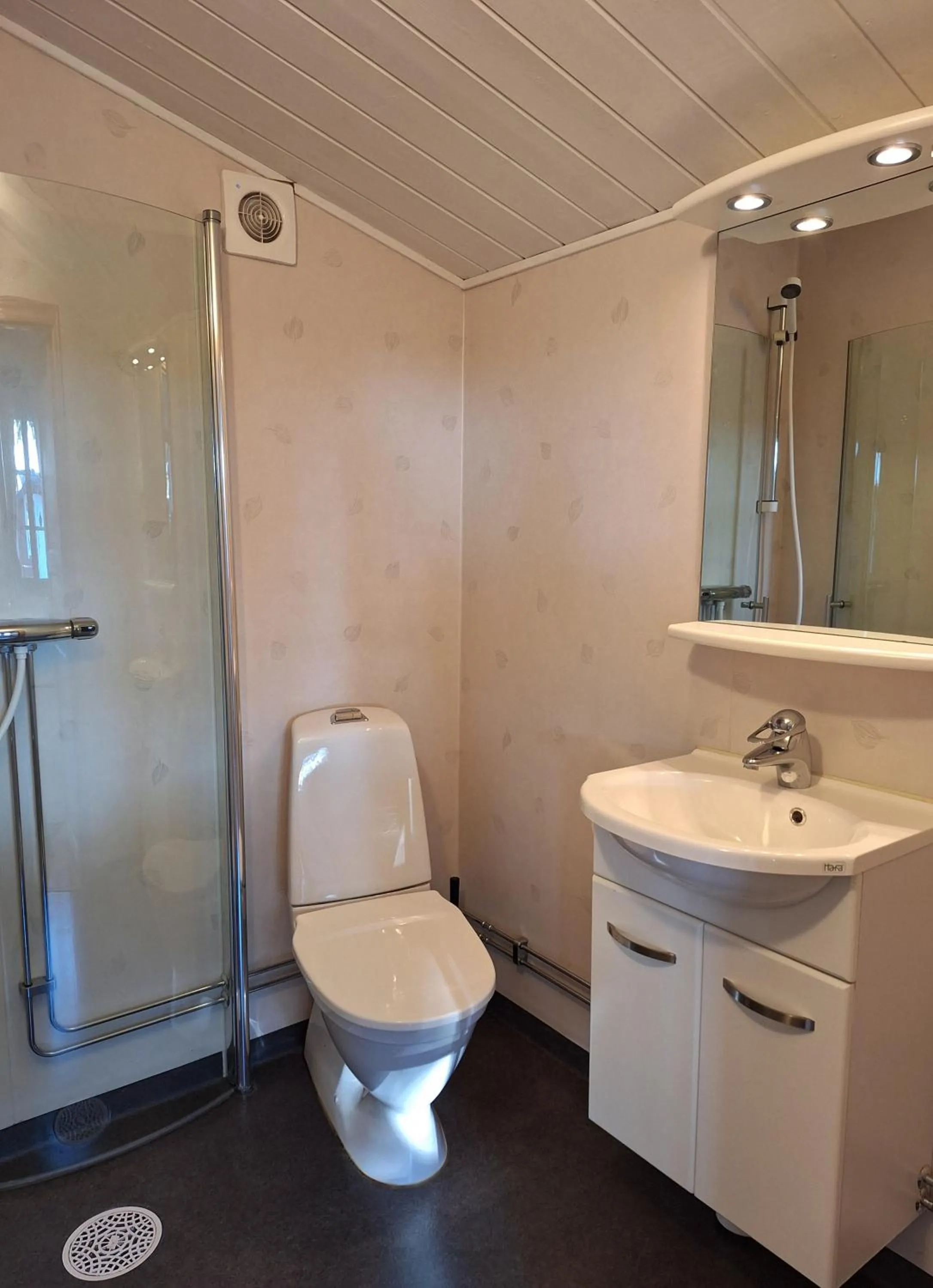 Bathroom in Korskullens Stugor