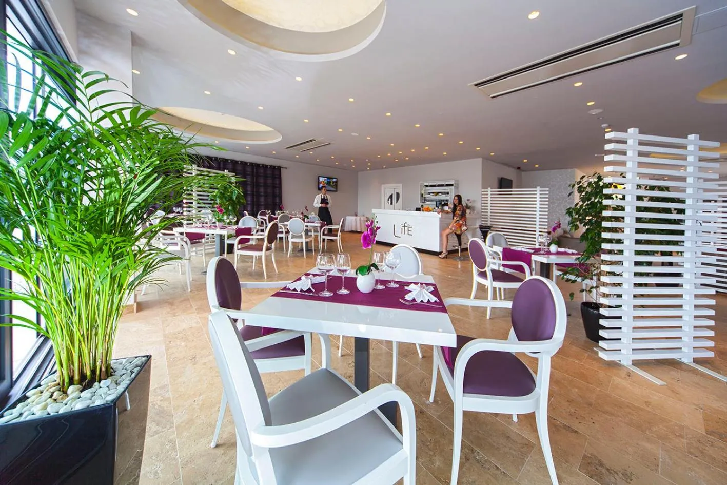 Restaurant/places to eat in Boutique Hotel Life