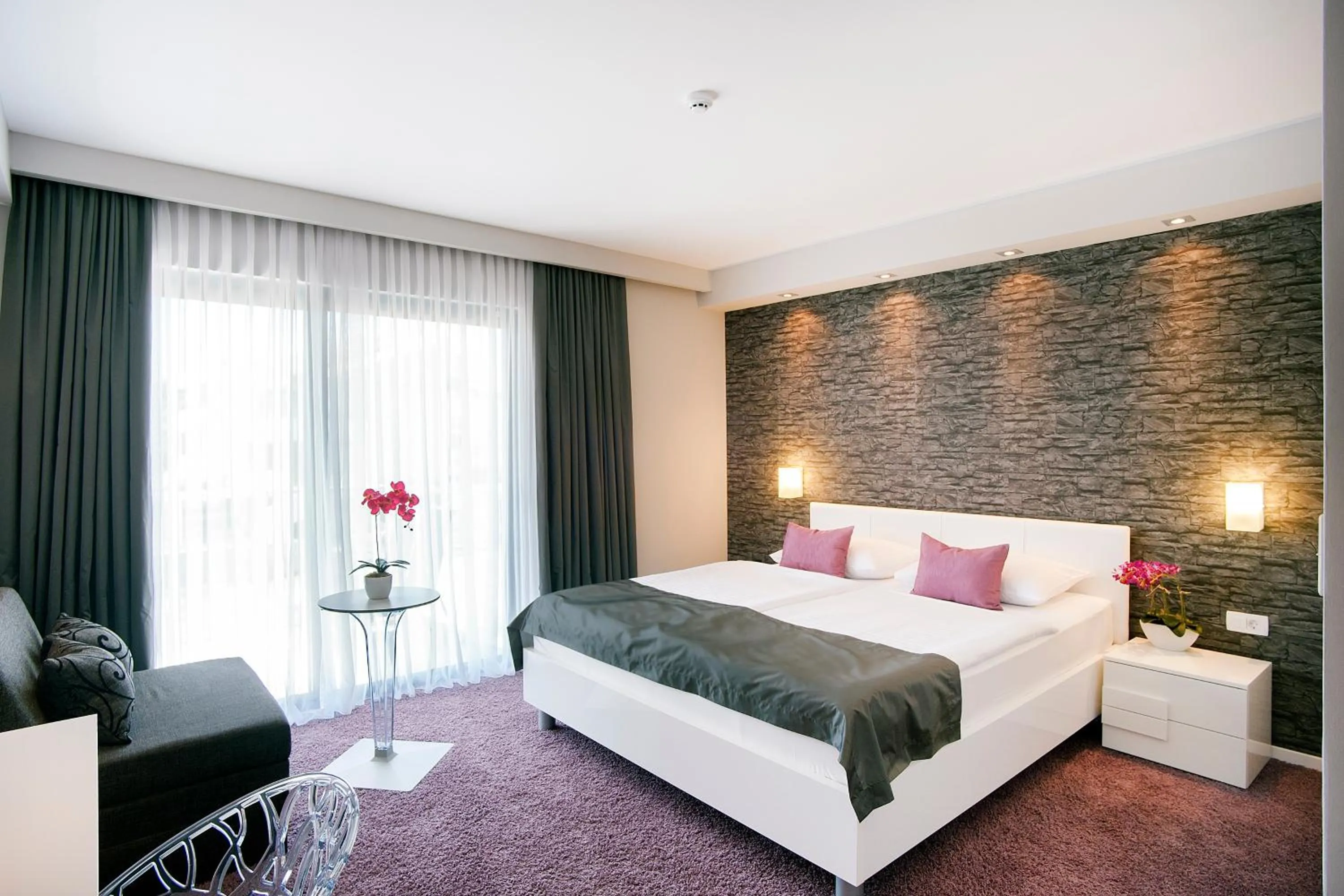 Superior Double Room with Side Sea View and Balcony in Boutique Hotel Life