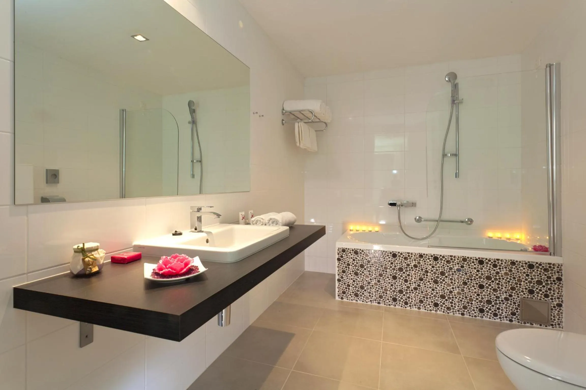 Luxury Suite with Side Sea View and Balcony in Boutique Hotel Life