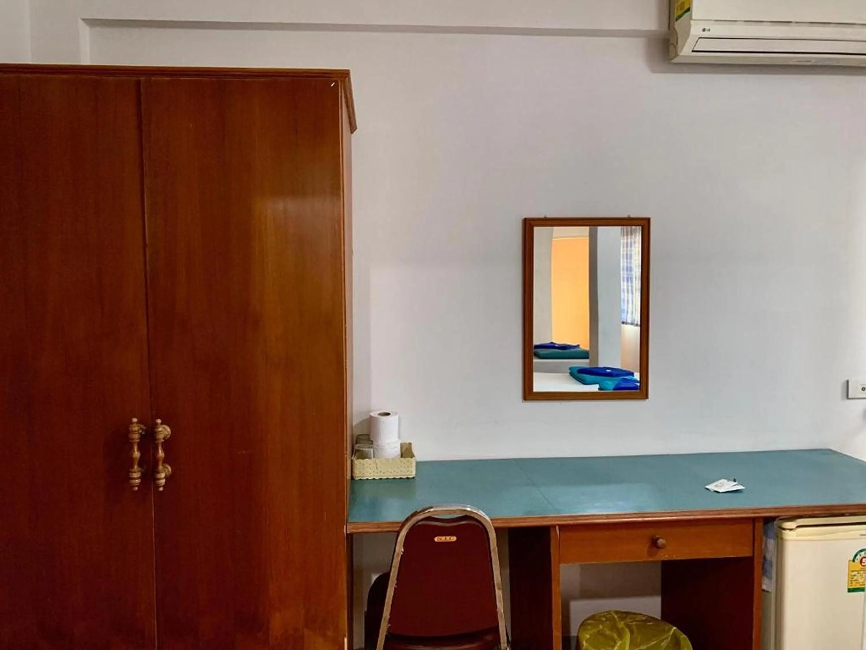 wardrobe in Ban Wiang Guest House