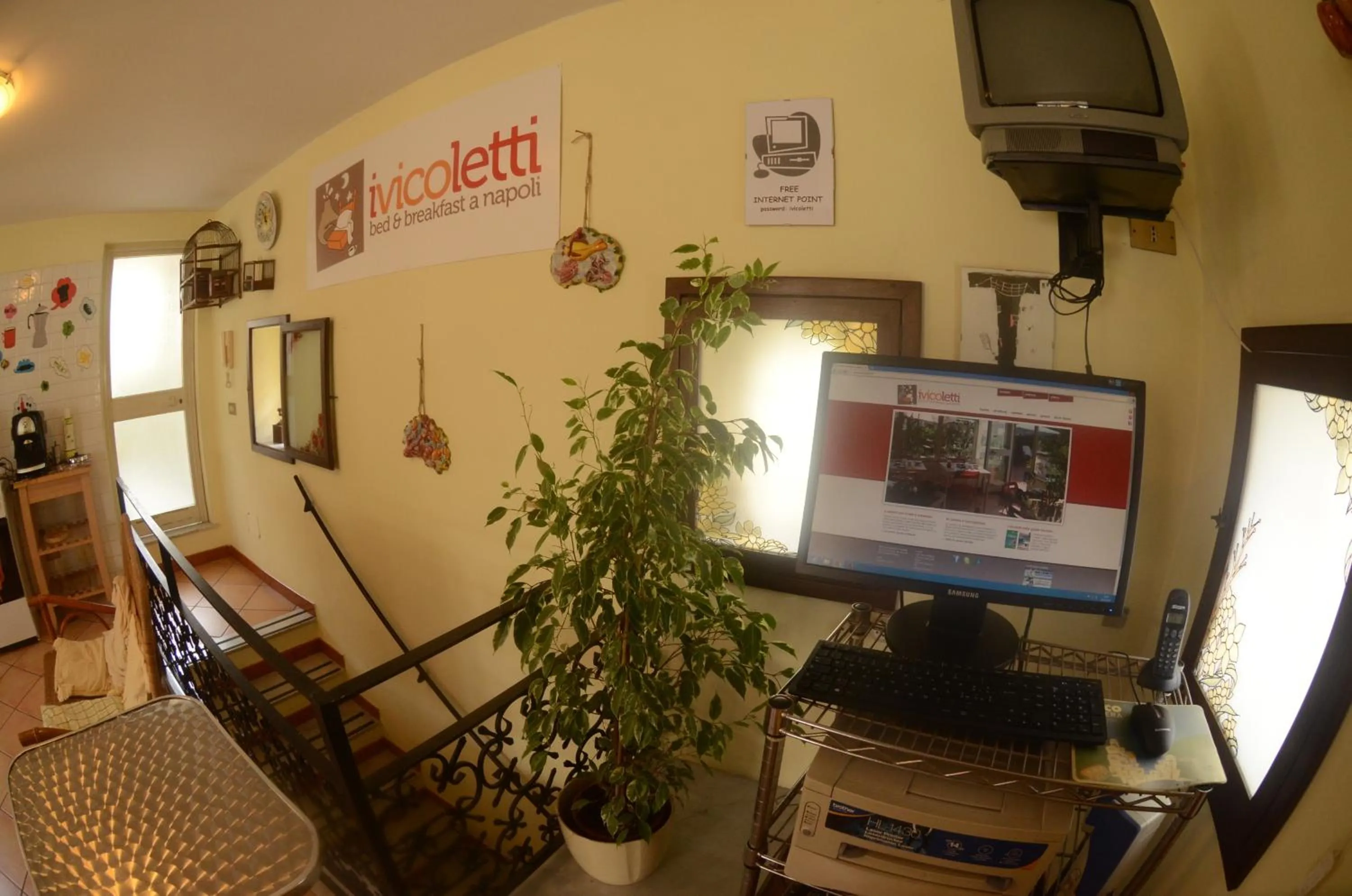 Communal lounge/ TV room in Bed and Breakfast I Vicoletti Di Napoli