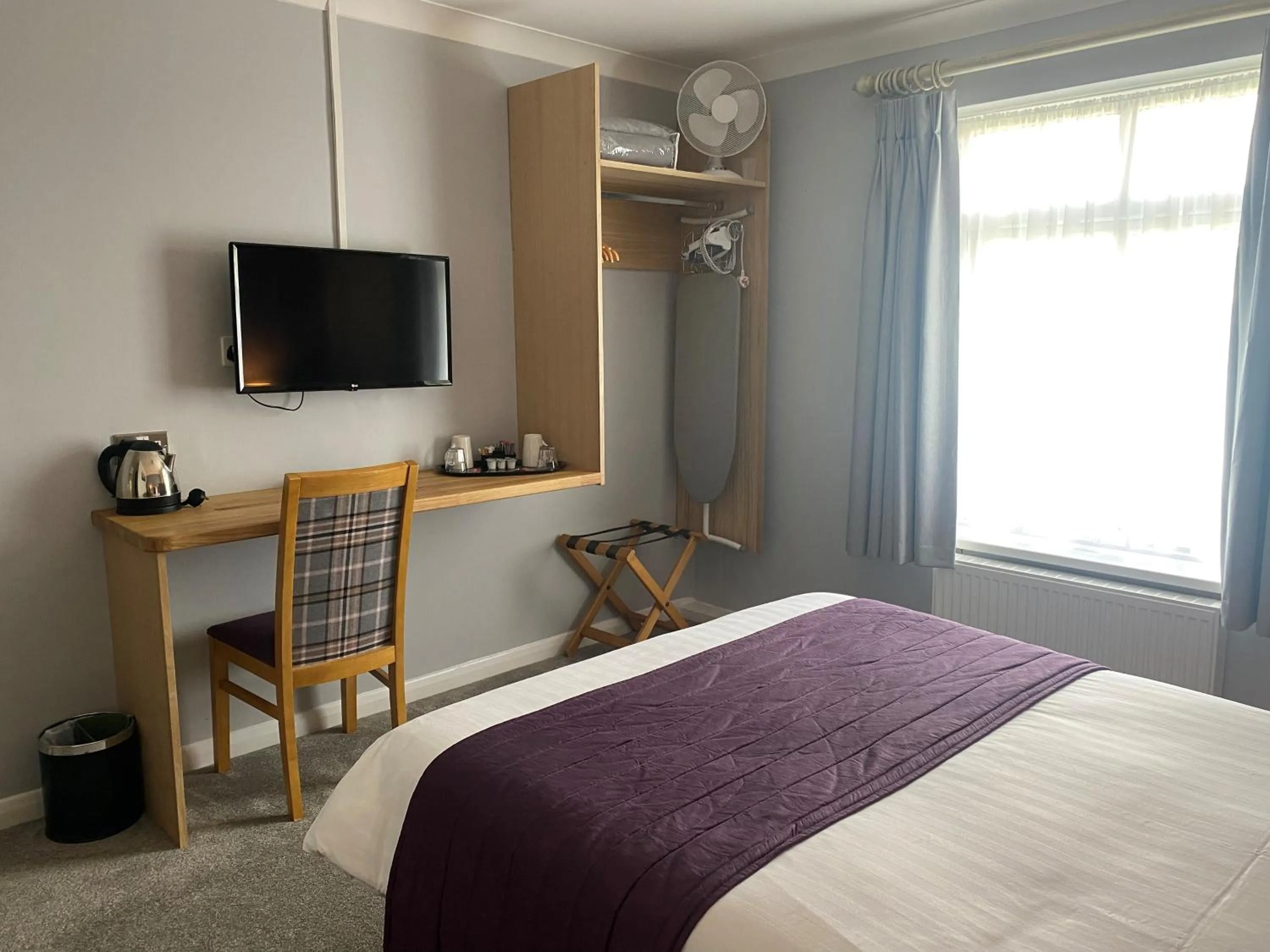 TV and multimedia, Bed in Exeter Court Hotel