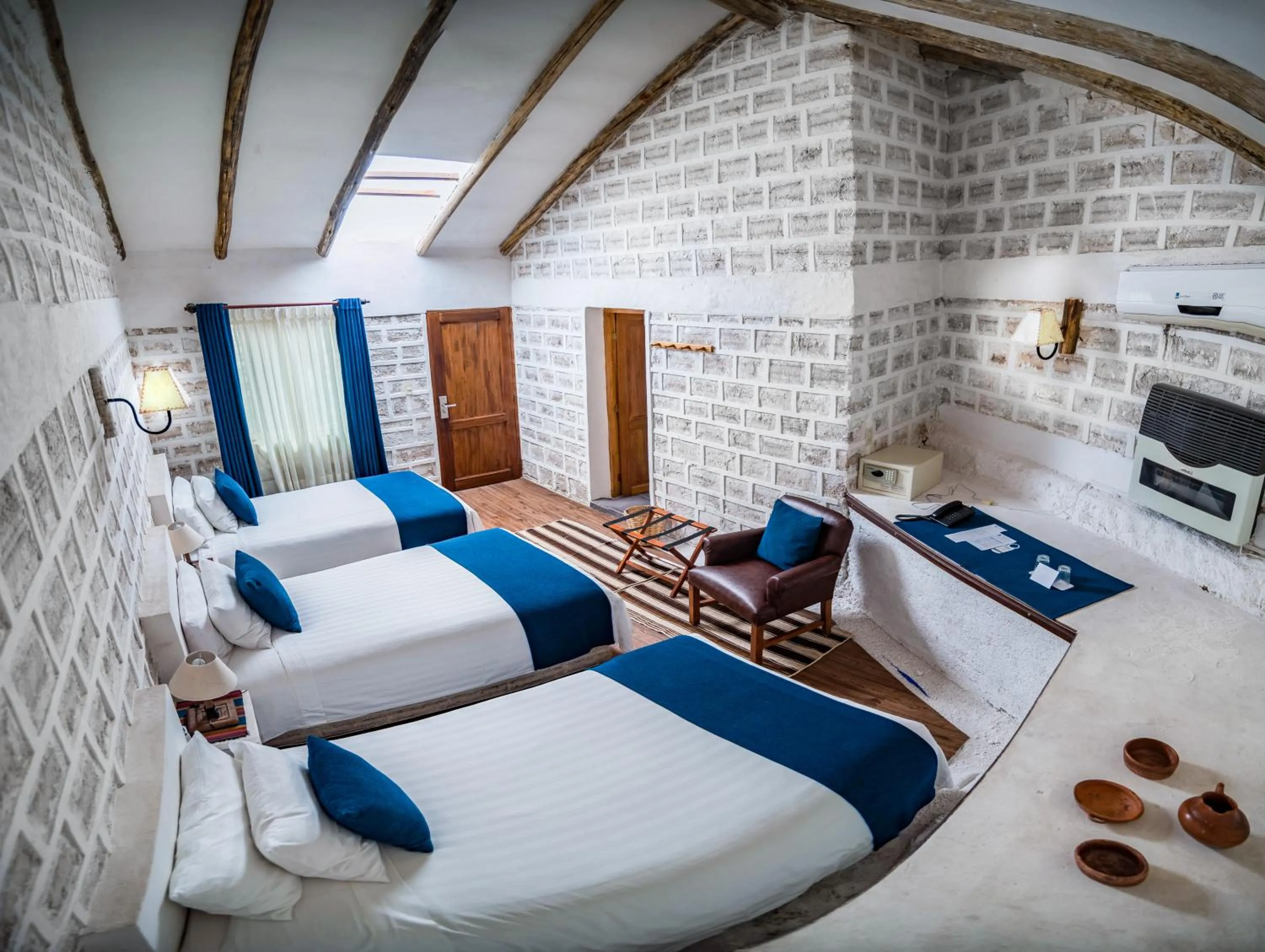 Photo of the whole room, Bed in Hotel de Sal Luna Salada