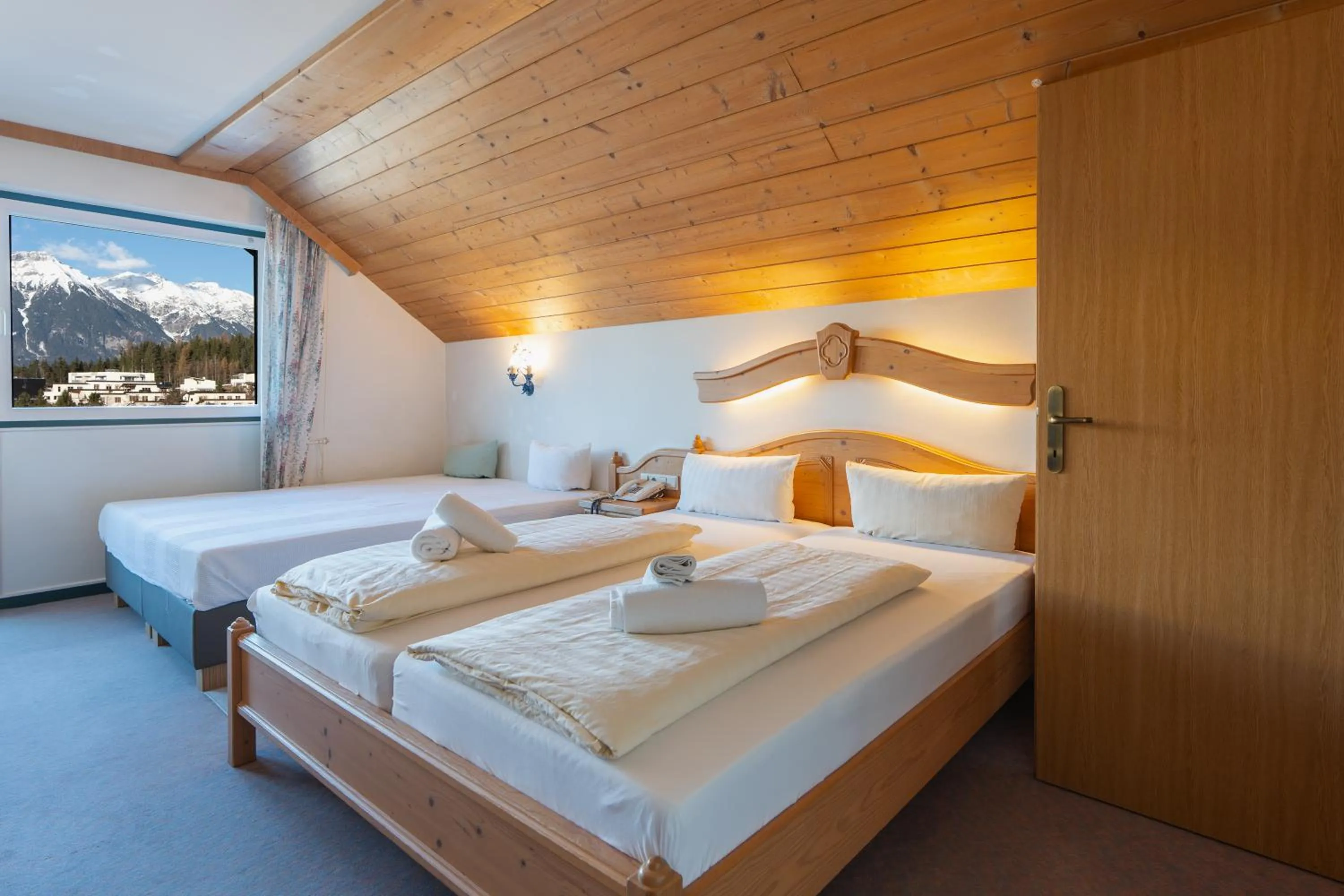 Mountain view, Bed in Hotel Gruberhof Innsbruck Igls B&B