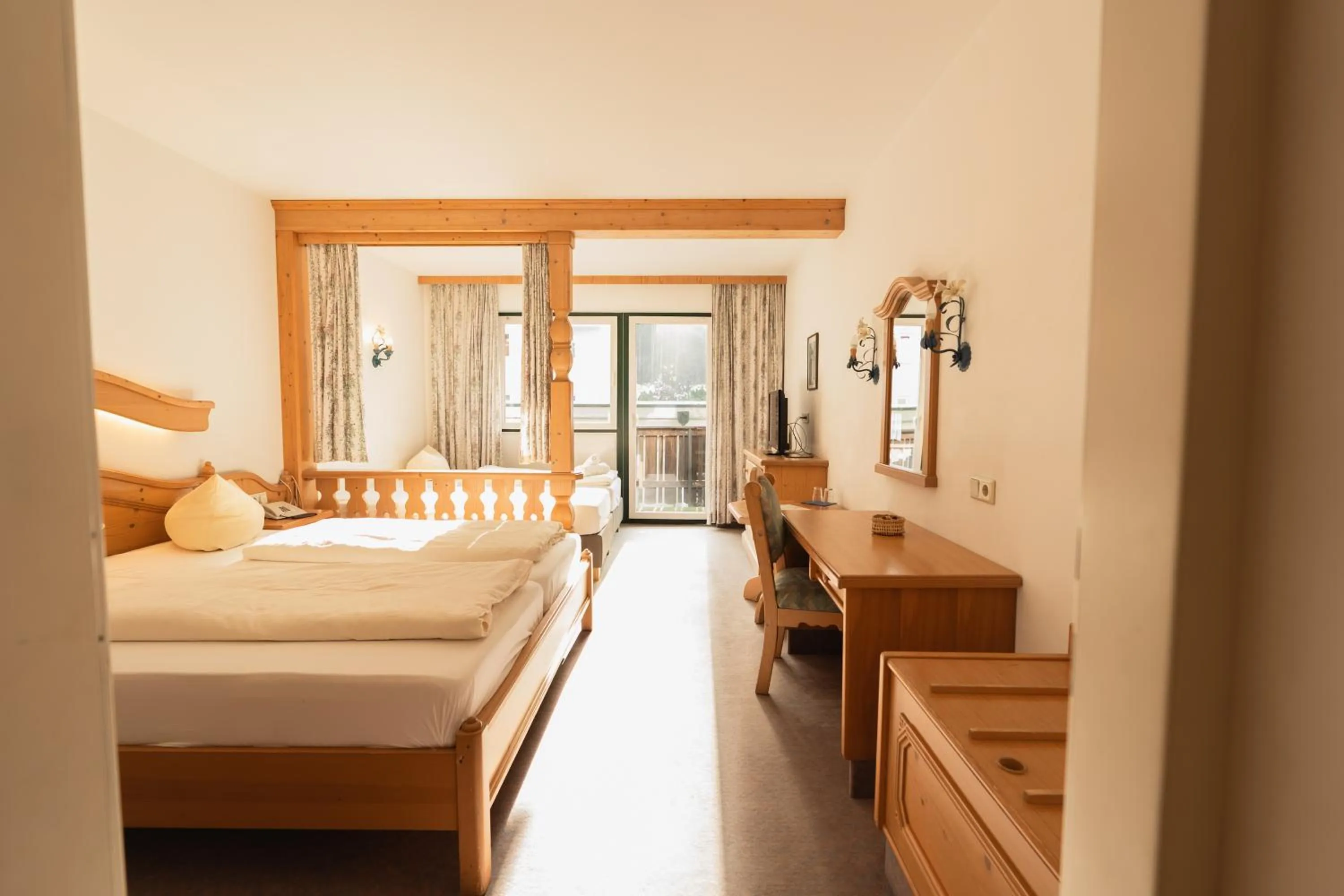 Bed in Hotel Gruberhof Innsbruck Igls B&B