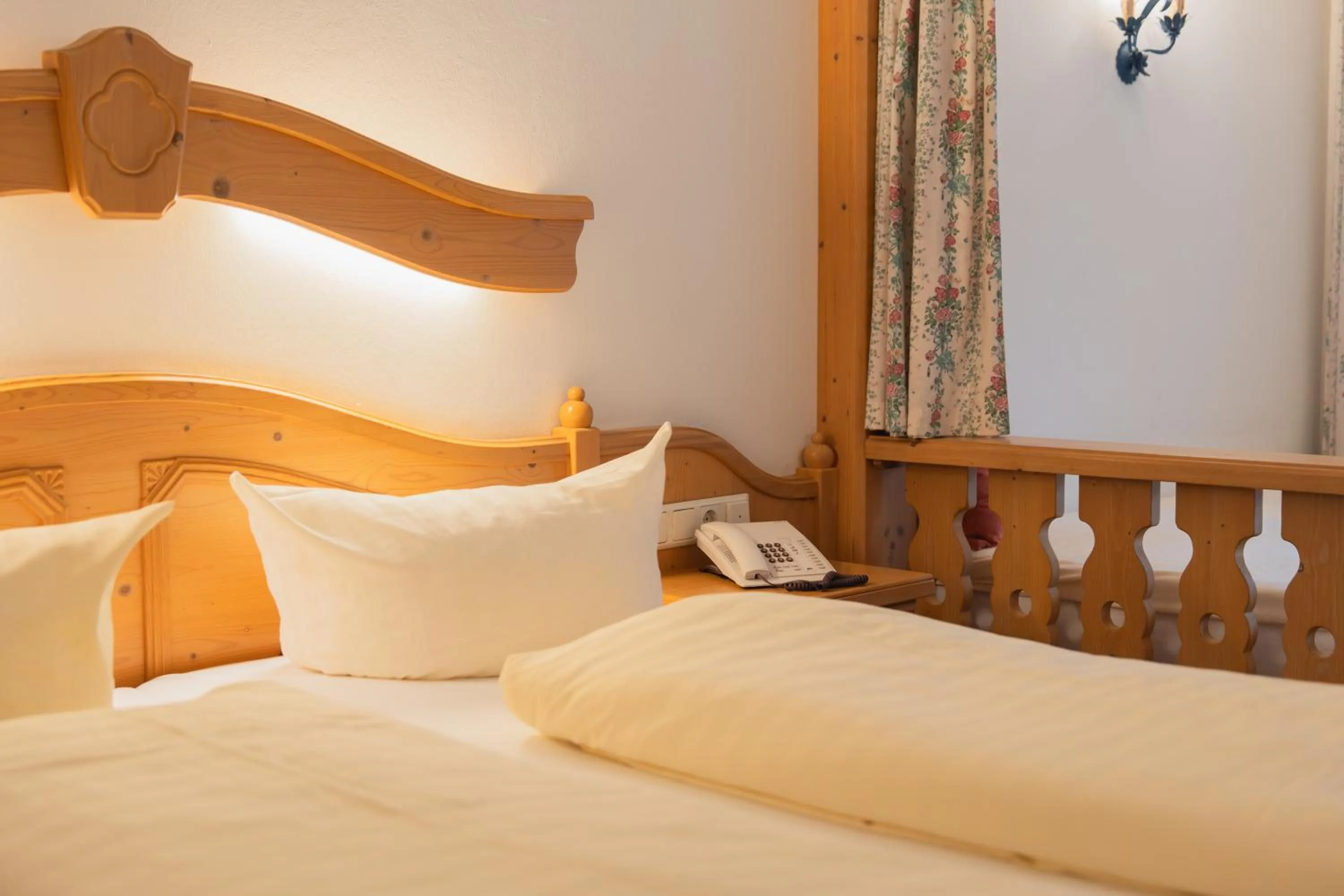 Bed in Hotel Gruberhof Innsbruck Igls B&B